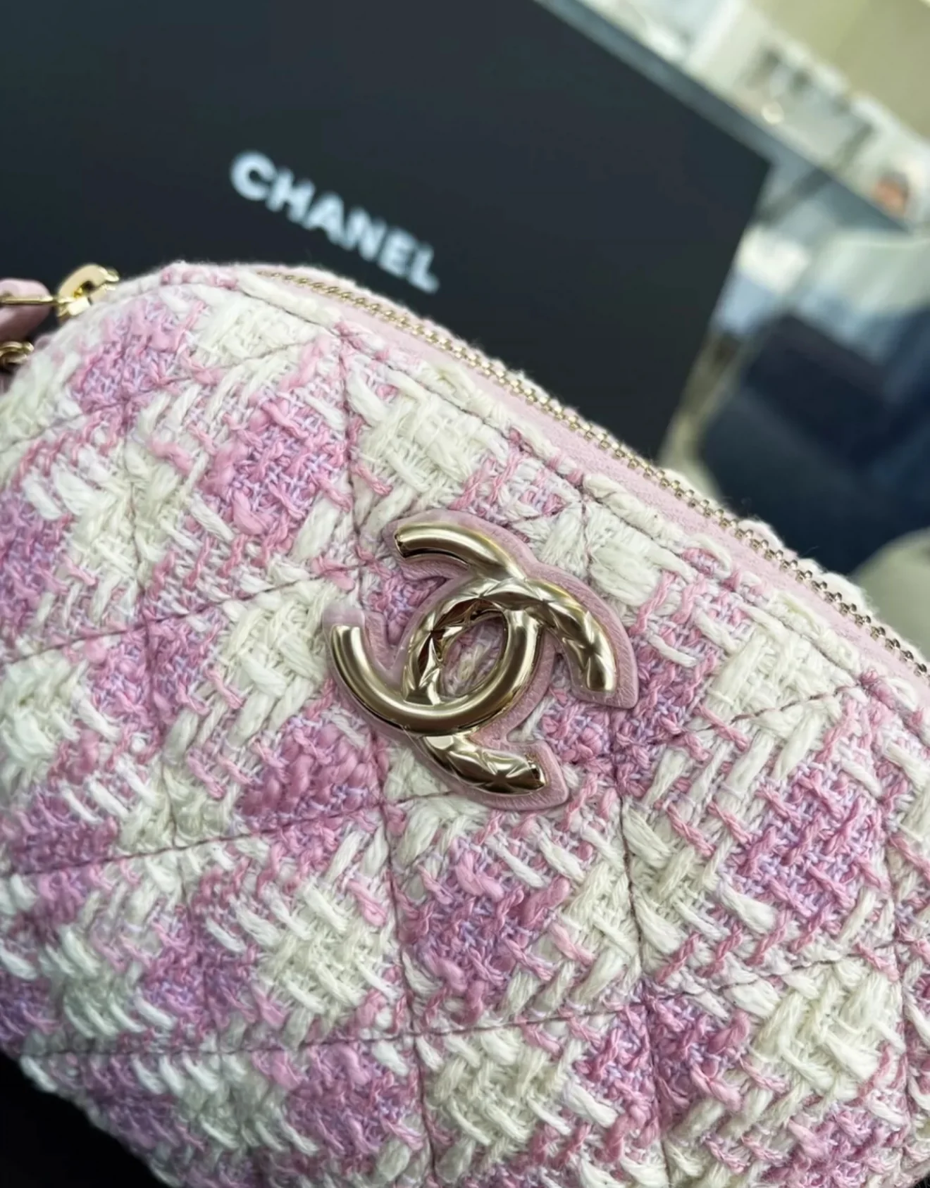 Chanel 24k pink tweed shell chain bag - Image 2