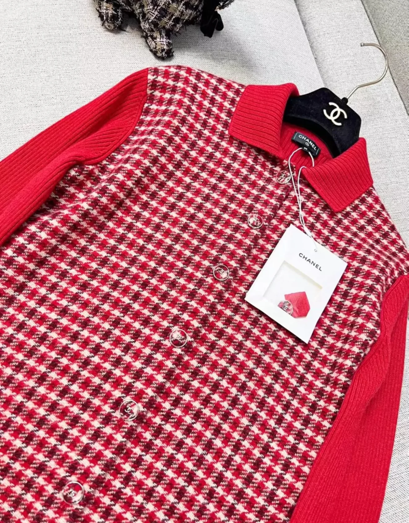 Chanel 24k red cardigan - Image 2