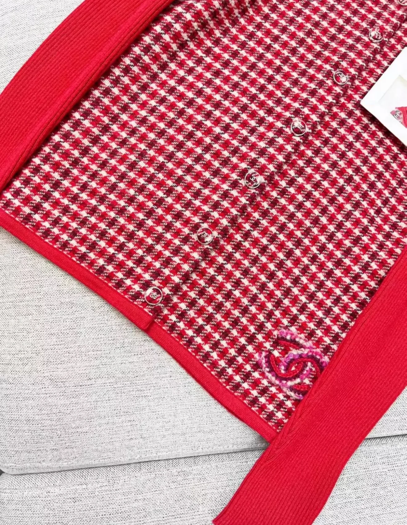 Chanel 24k red cardigan - Image 3