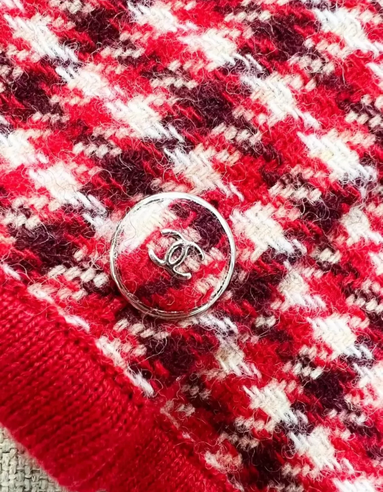 Chanel 24k red cardigan - Image 4