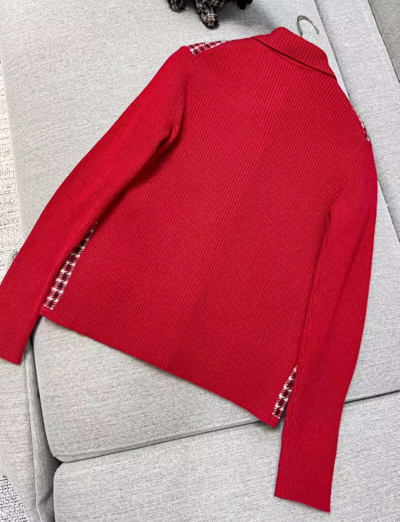 Chanel 24k red cardigan - Image 5