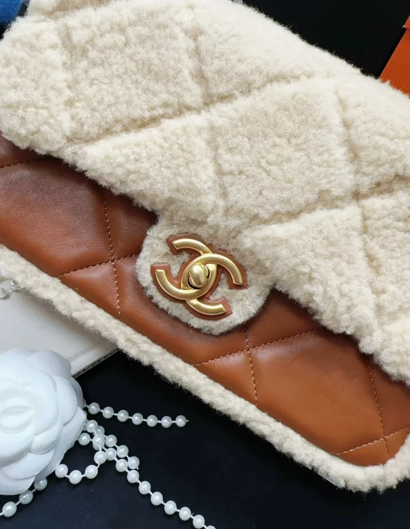 Chanel 24K shearling fur & Brown Leather flap bag - Image 3