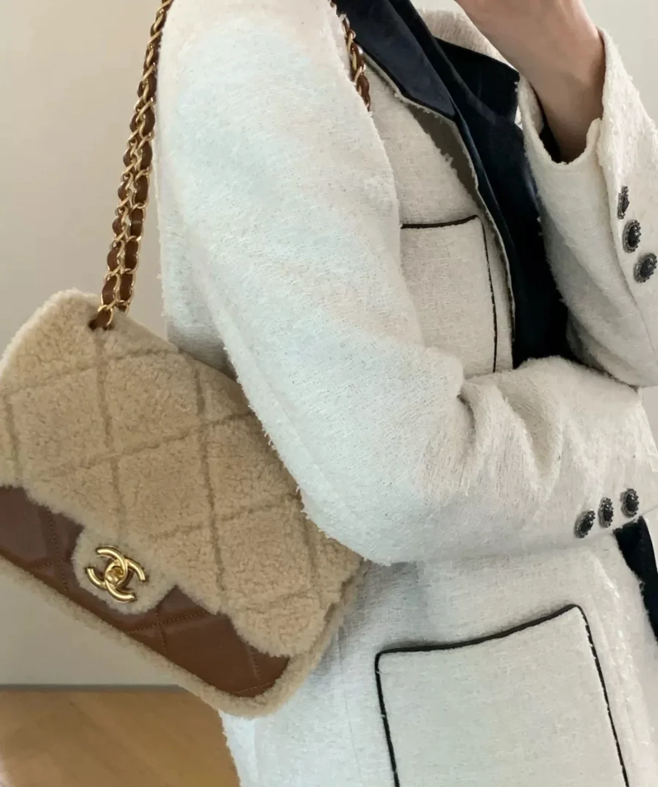 Chanel 24K shearling fur & Brown Leather flap bag - Image 7