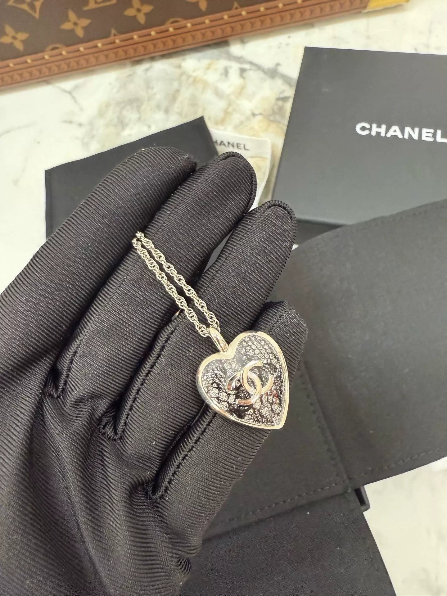 Chanel 24K heart choker necklace - Image 3