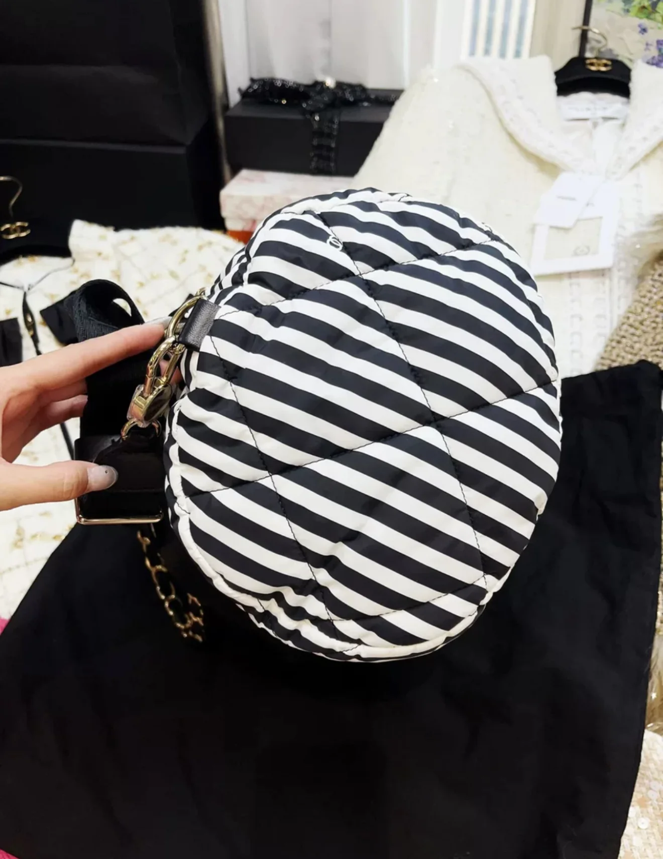 Chanel 24M coco beach black and white striped bowling bag - Image 7