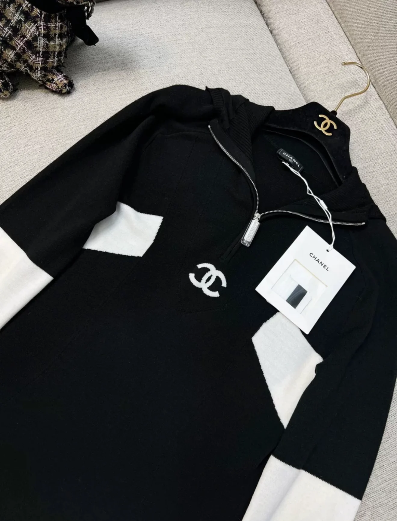 Chanel 24N Black & White Wool Pullover - Image 2