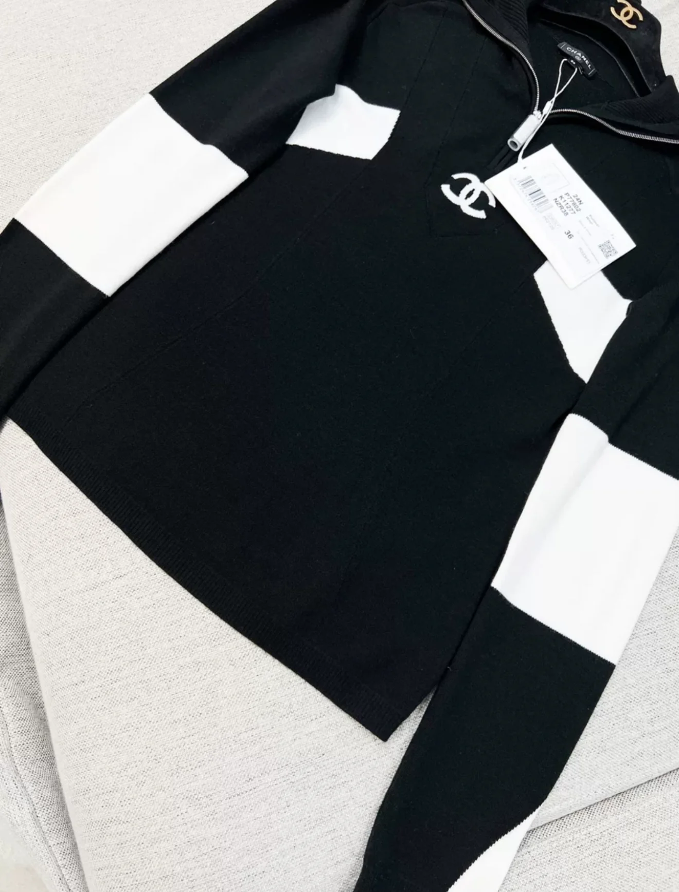 Chanel 24N Black & White Wool Pullover - Image 5