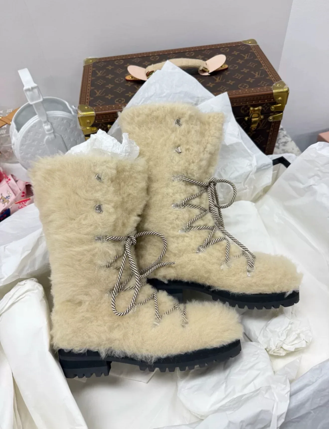 Chanel 24N ski coco neige beige fur boots - Image 2