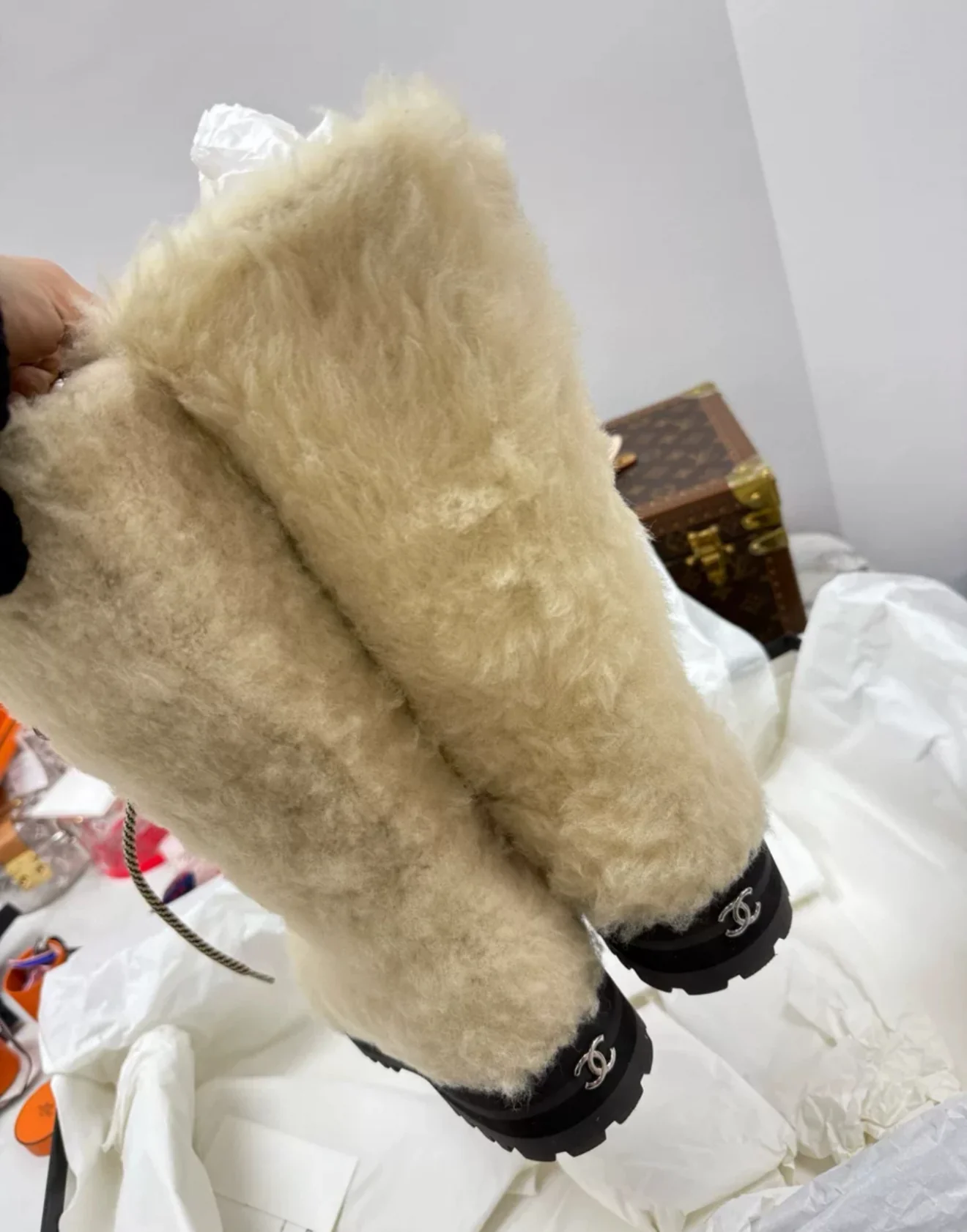 Chanel 24N ski coco neige beige fur boots - Image 3