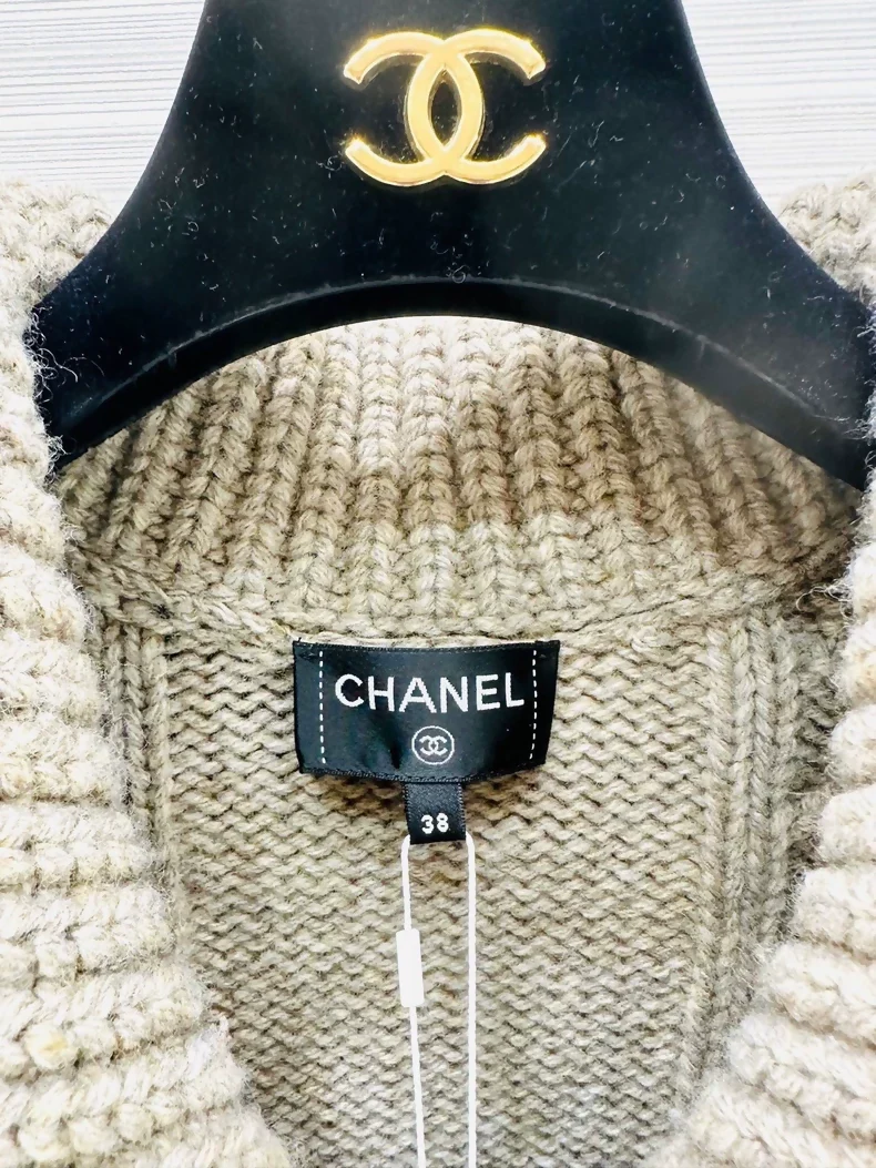 Chanel 24N Ski Coco Neige zip-up sweater - Image 2