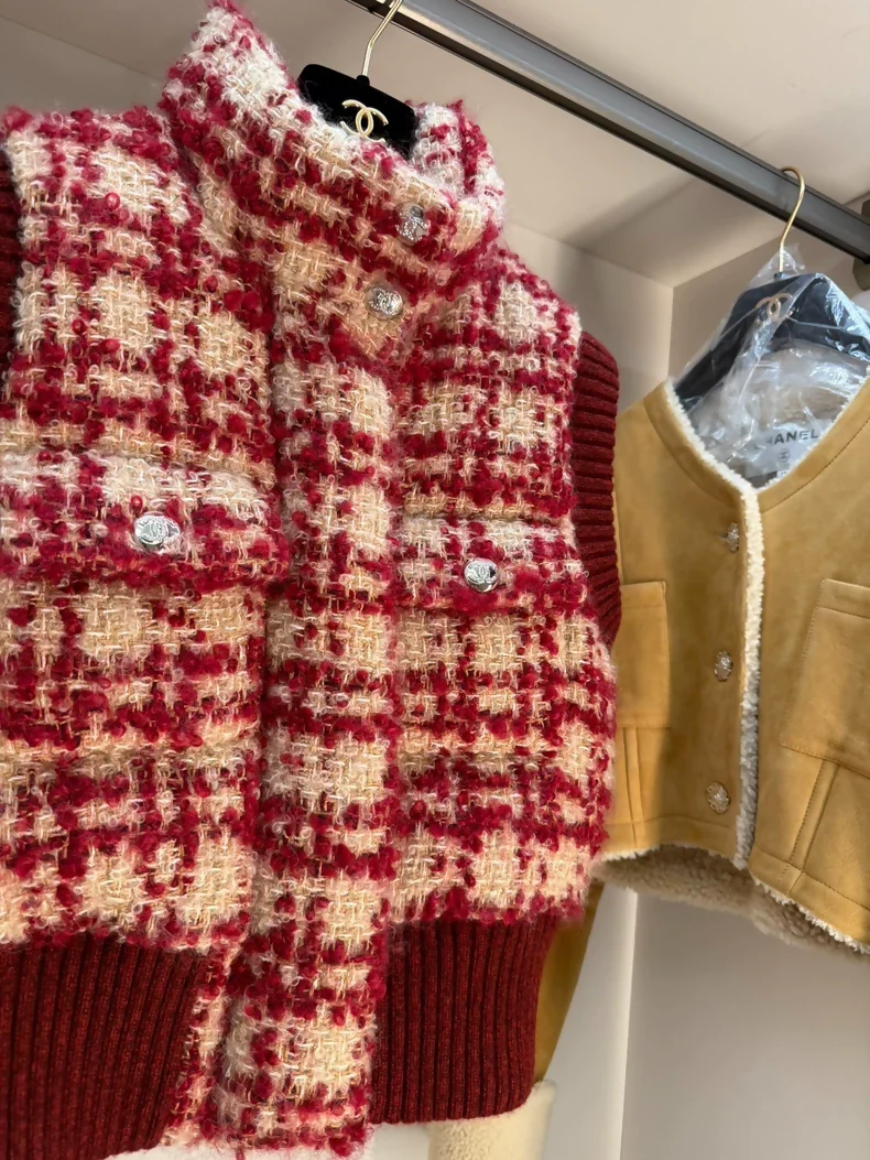Chanel 24N ski collection's red/beige down vest - Image 2