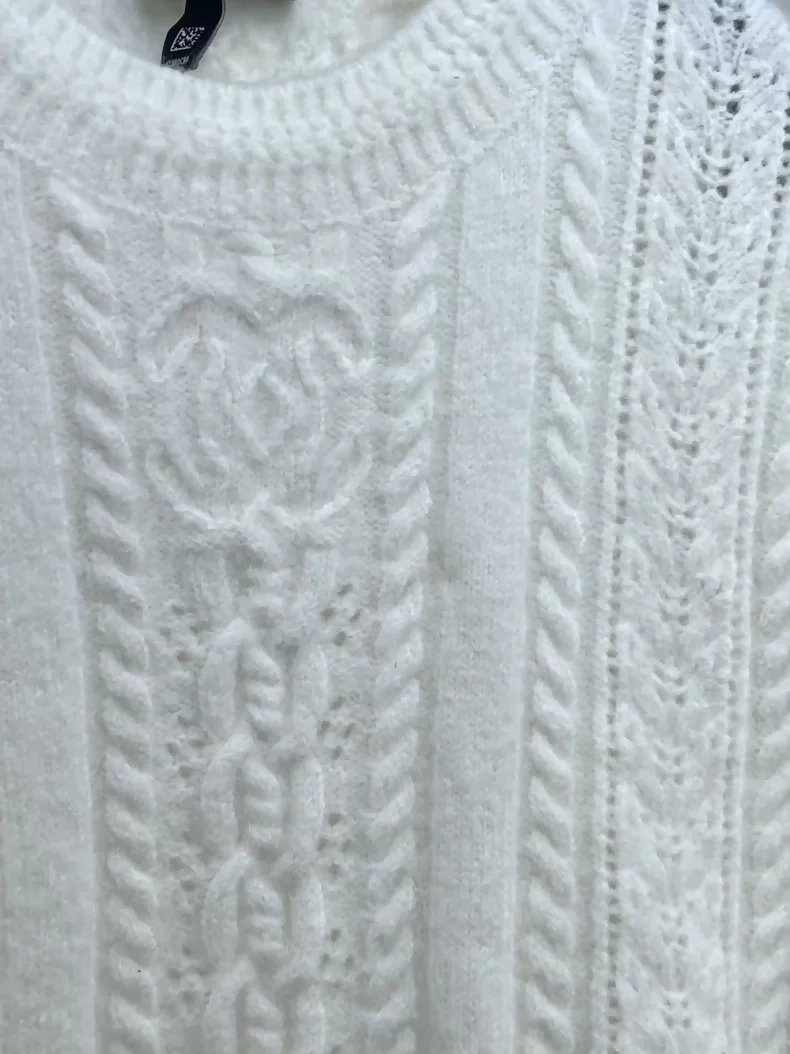 Chanel 24N white cashmere knit sweater - Image 3
