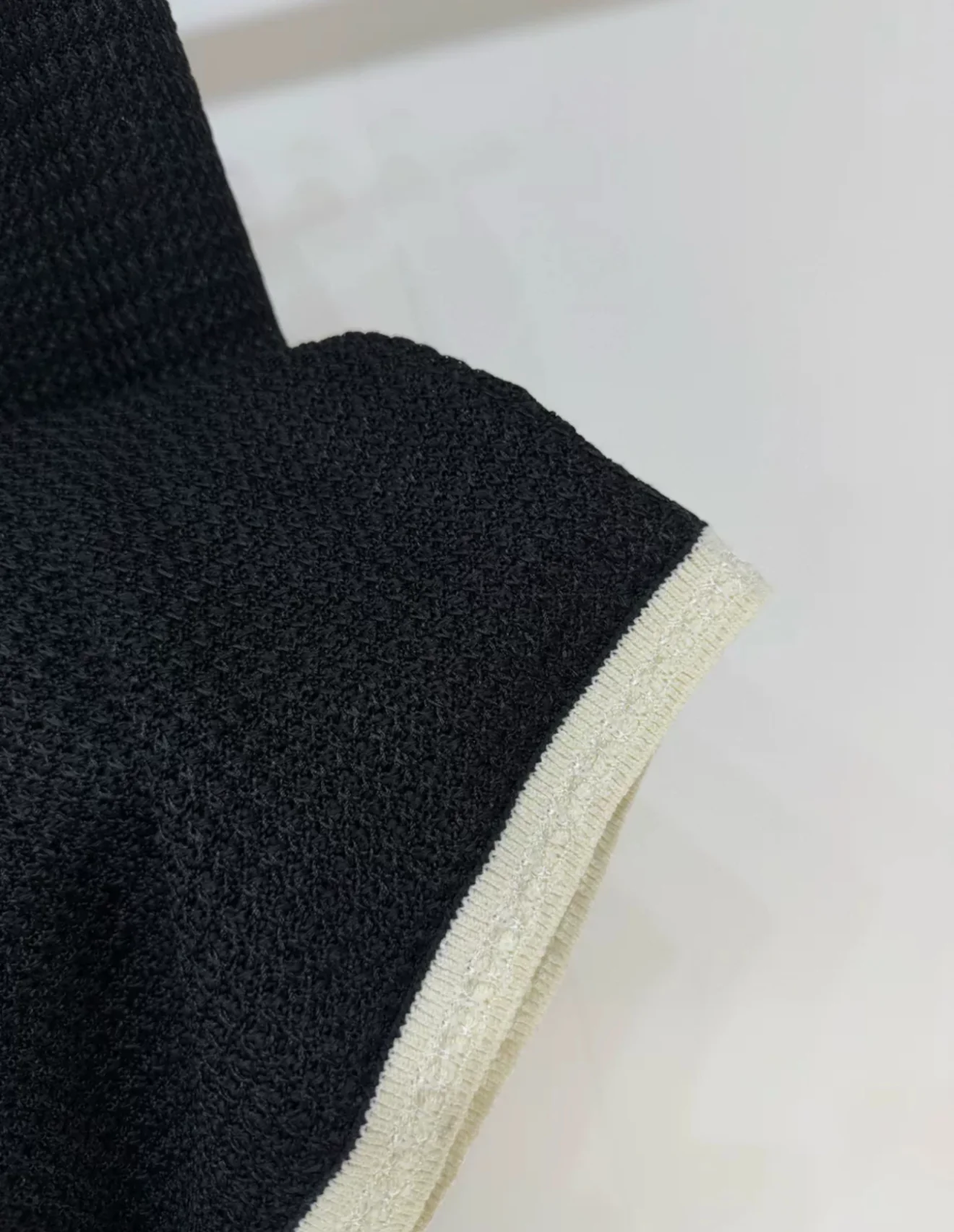 Chanel 24P black and white pants - Image 4