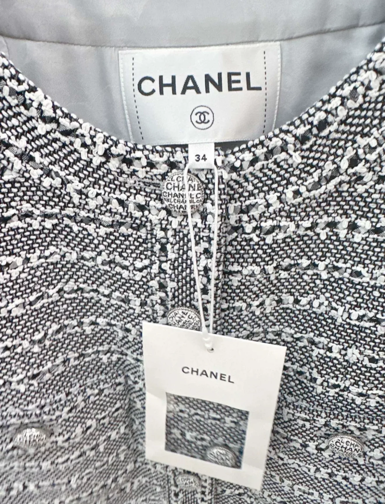 CHANEL 24P Black & White tweed jacket - Image 3