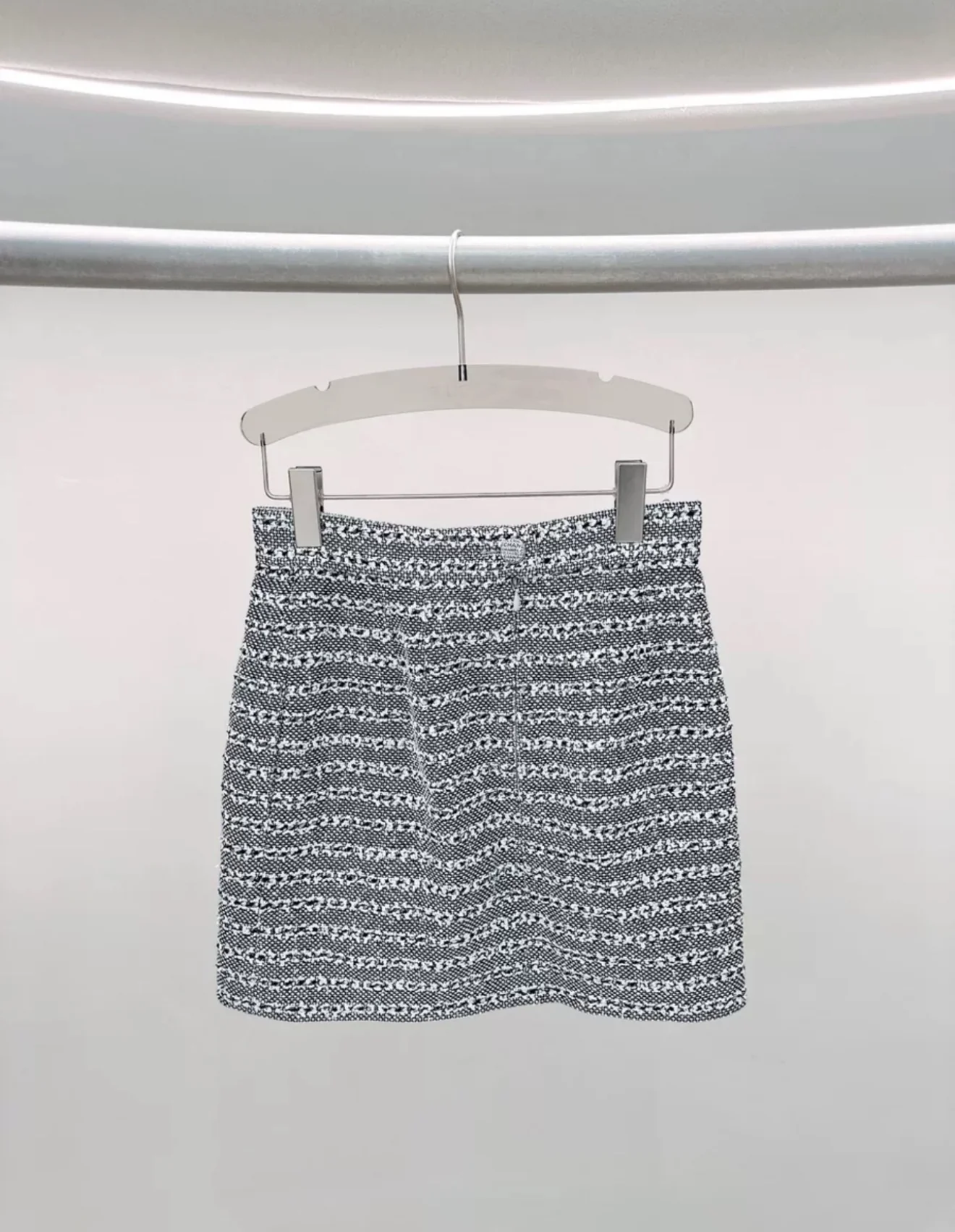 CHANEL 24P Black & White tweed skirt
