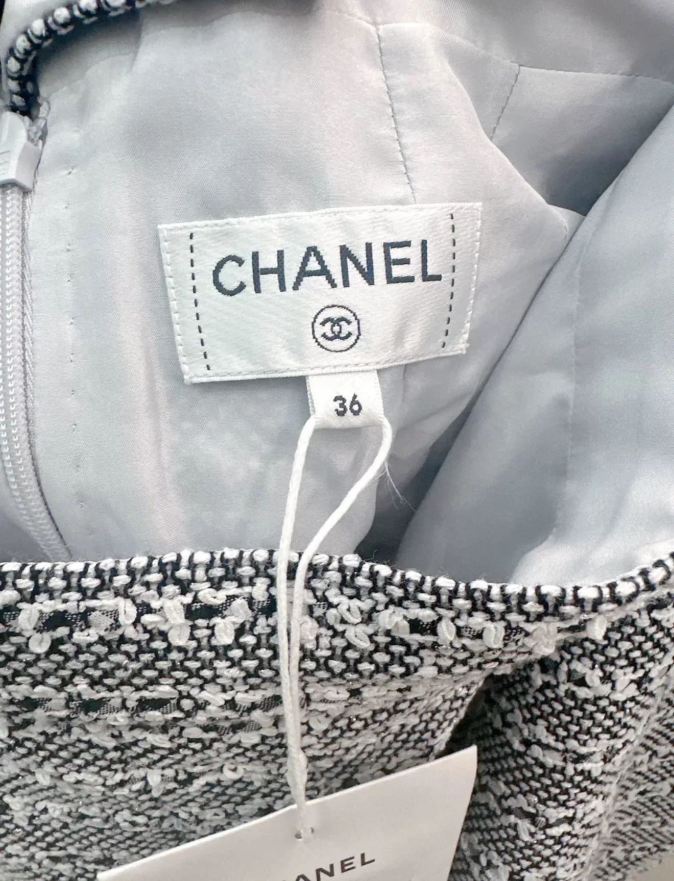 CHANEL 24P Black & White tweed skirt - Image 2