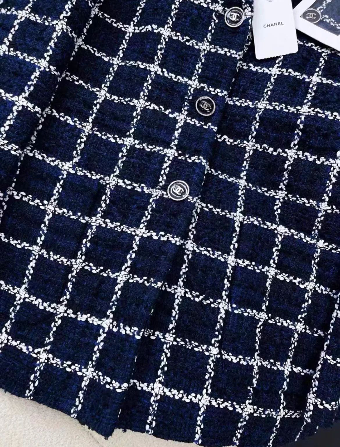 Chanel 24P Blue and White Tweed Jacket size 36 - Image 3