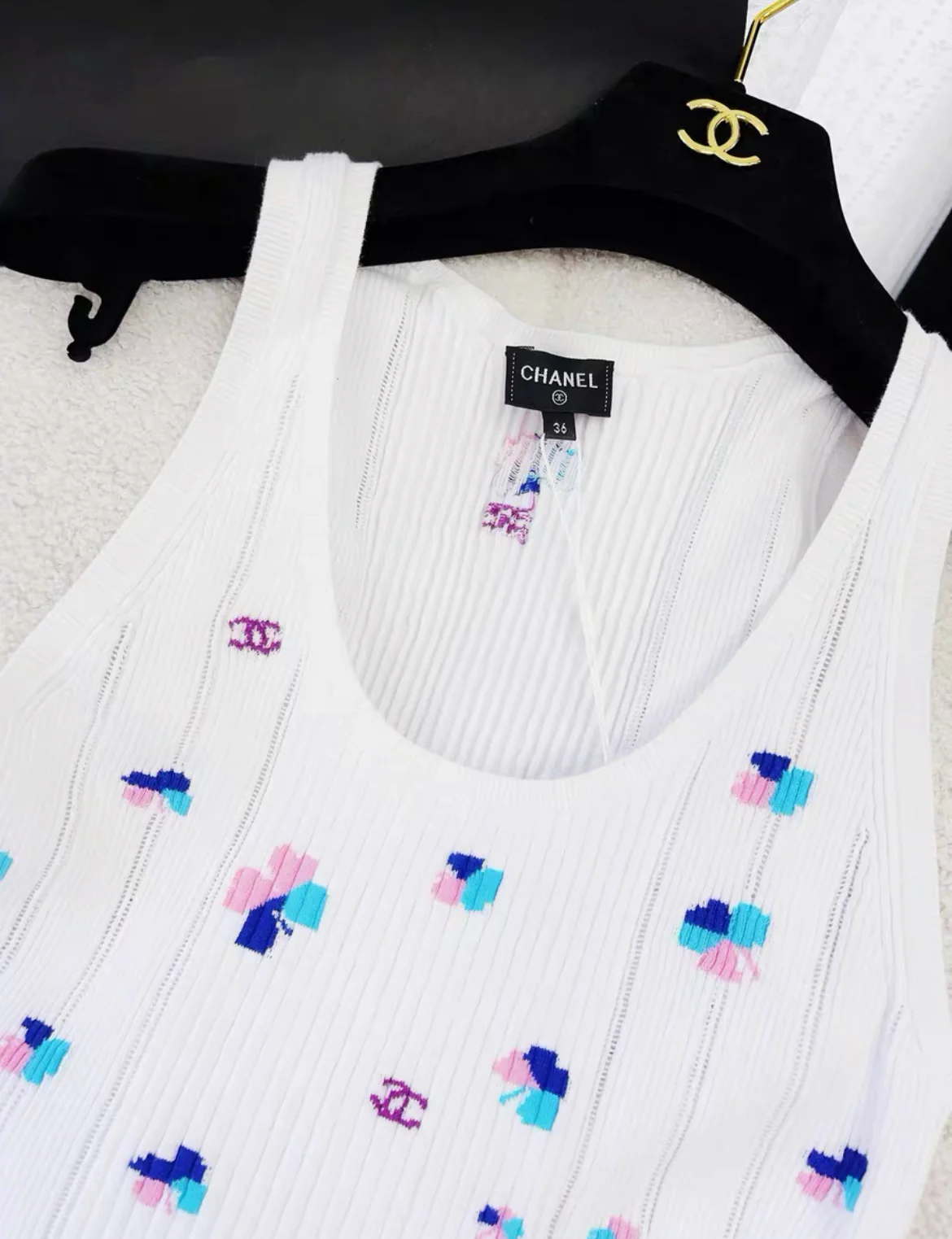 Chanel 24P blue four-leaf clover white cotton top size 36 - Image 2