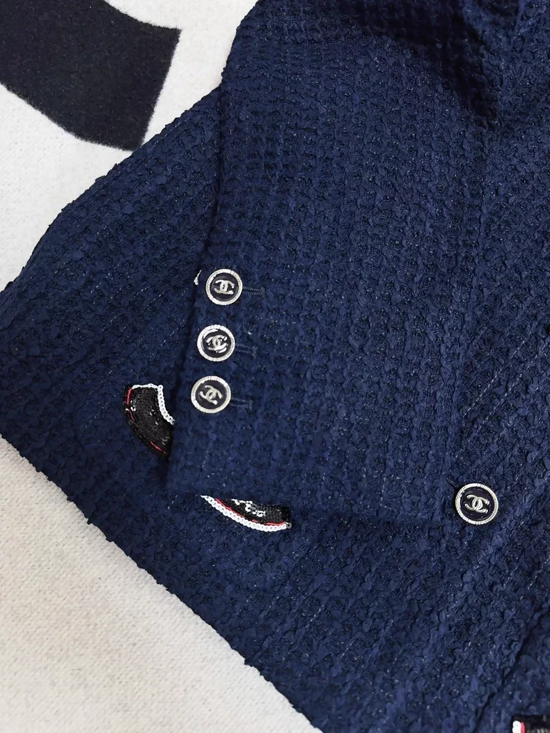 Chanel 24P blue sequined tweed jacket with double C - Image 2