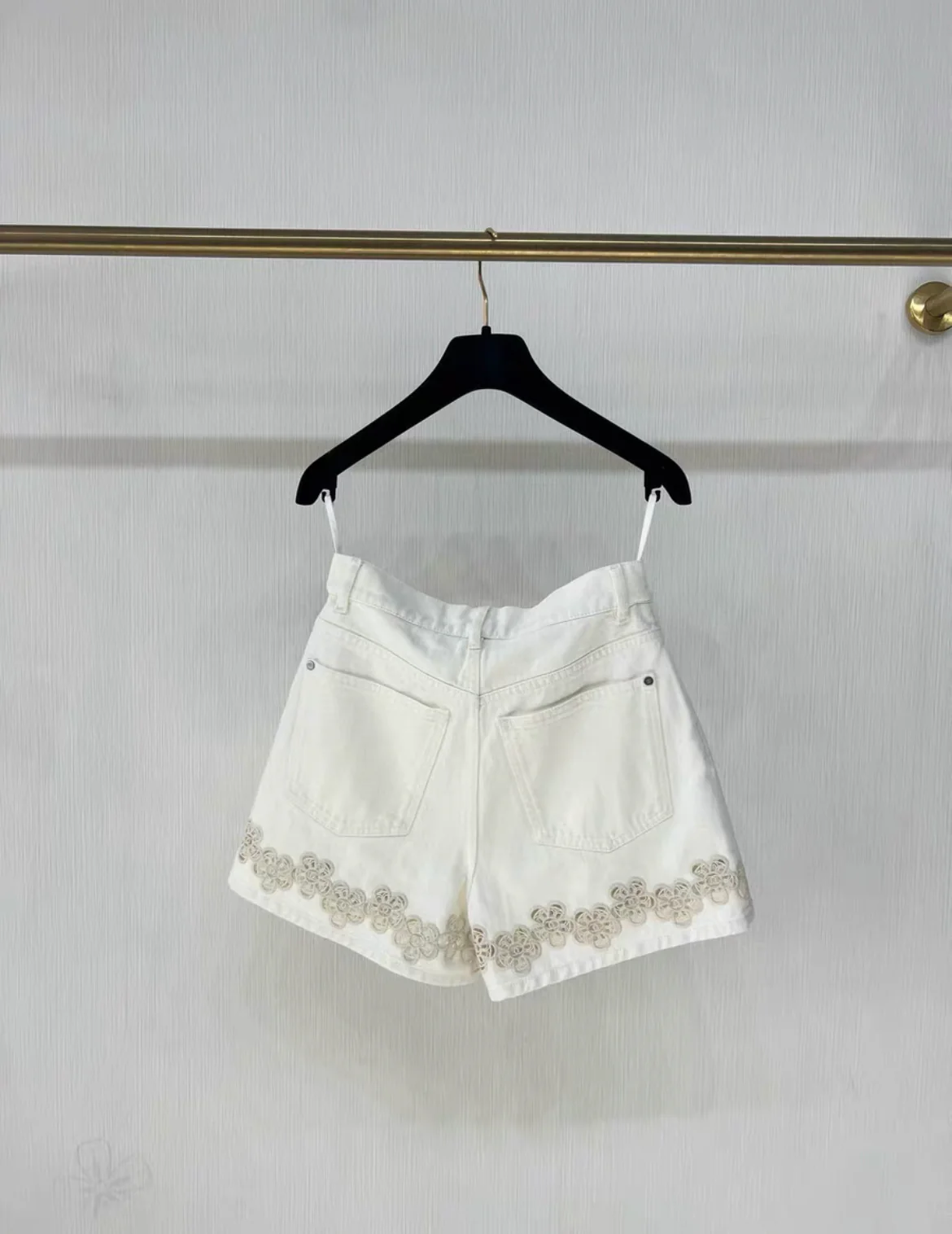 Chanel 24P camellia denim shorts - Image 4