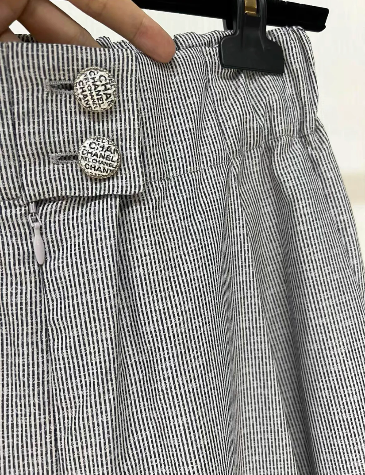 Chanel 24p gray stripped cc logo wide leg pants size 34 - Image 3