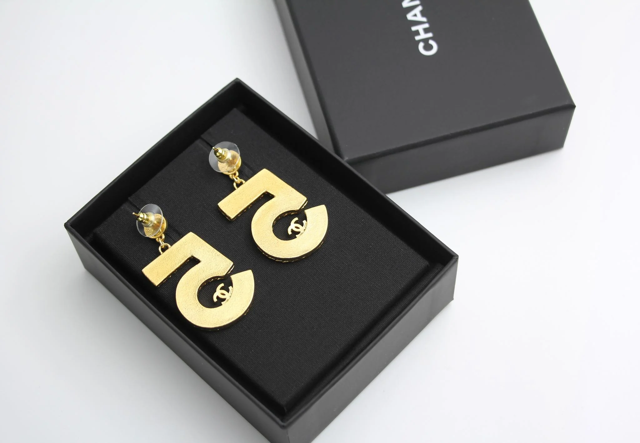 Chanel 24P Metal Denim Size 5 Earrings - Image 10