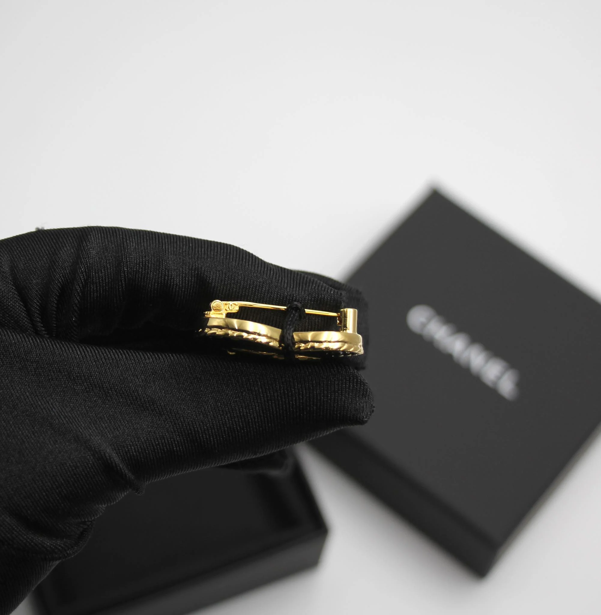 Chanel 24P Metal Spring Denim Heart-Shaped Buckle Brooch - Image 11