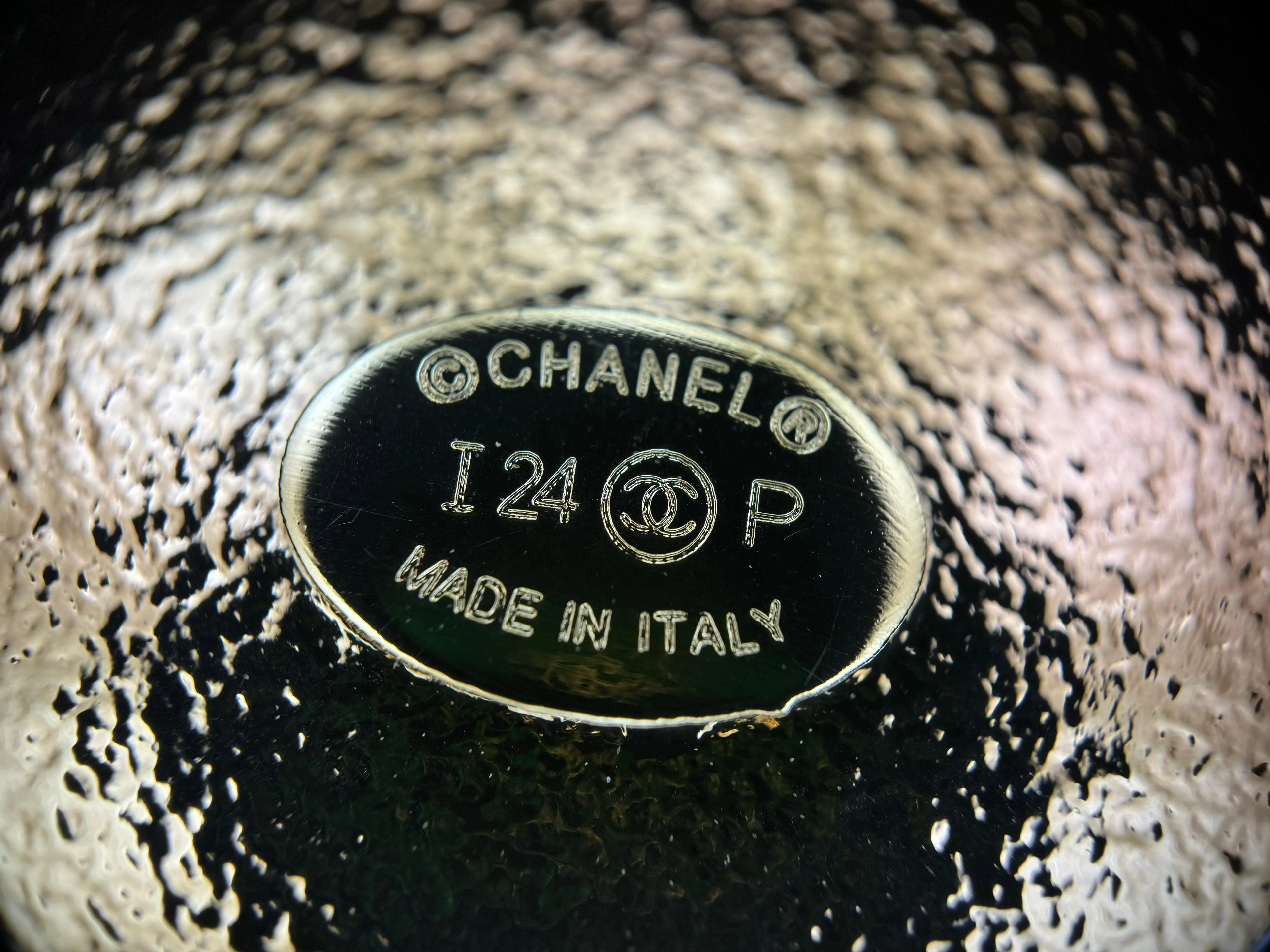 Chanel 24P Metal Spring Denim Heart-Shaped Buckle Brooch - Image 12