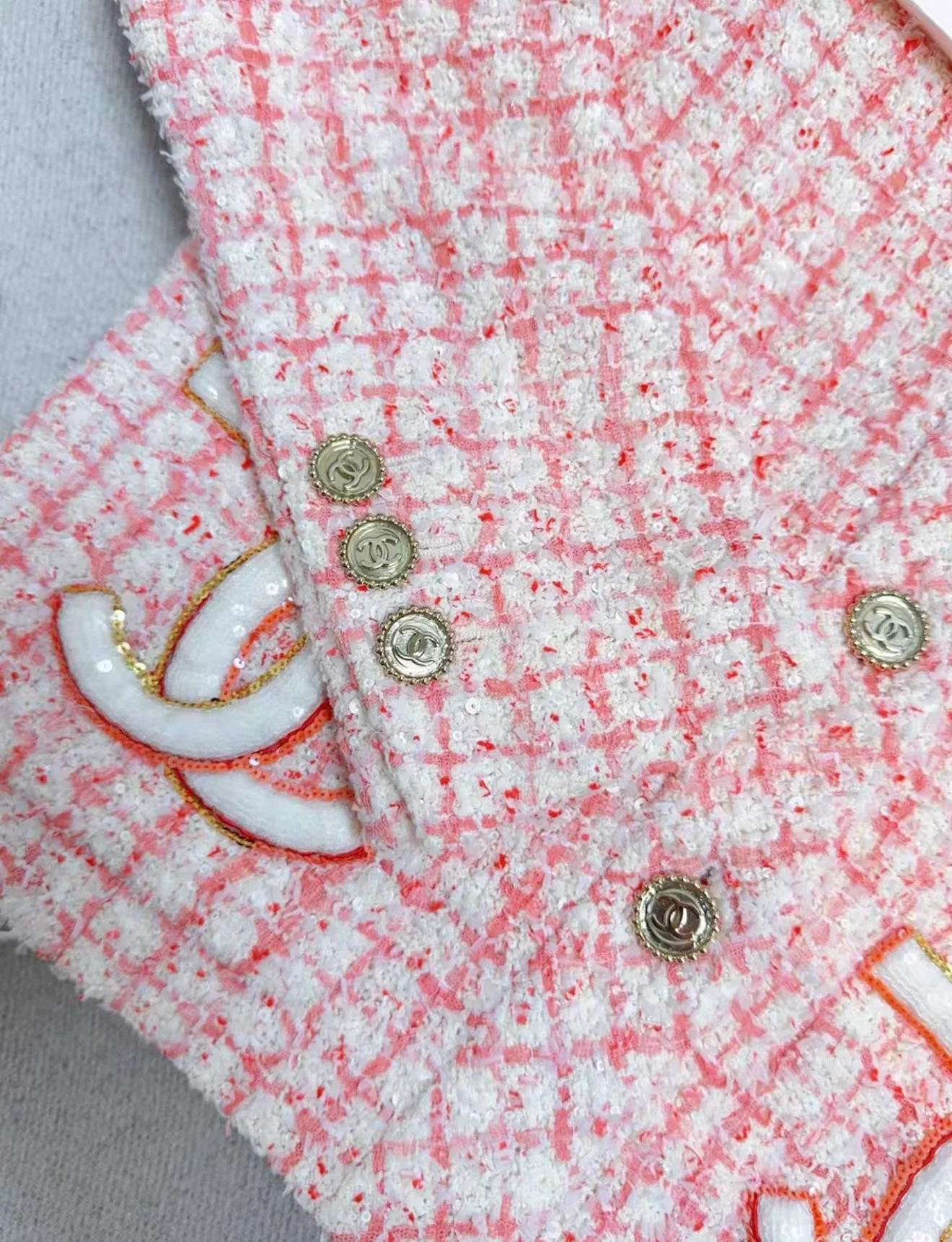 Chanel 24P pink and white double C pocket jacket - Image 2