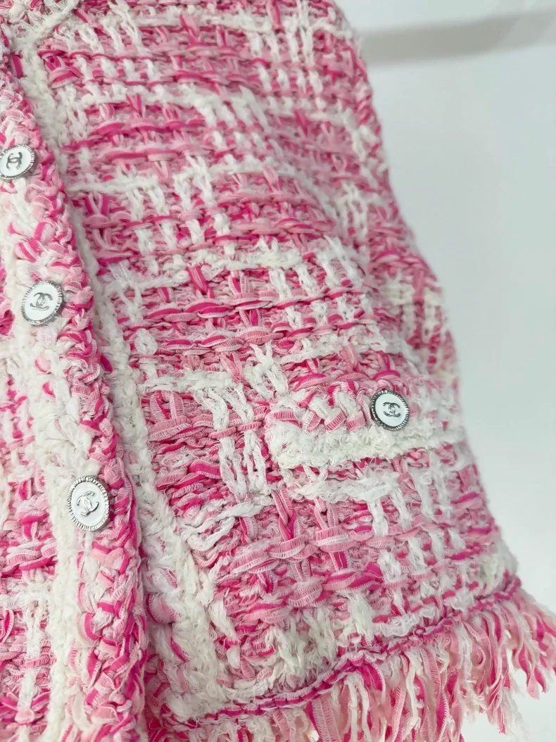 Chanel 24P pink and white tweed jacket - Image 3