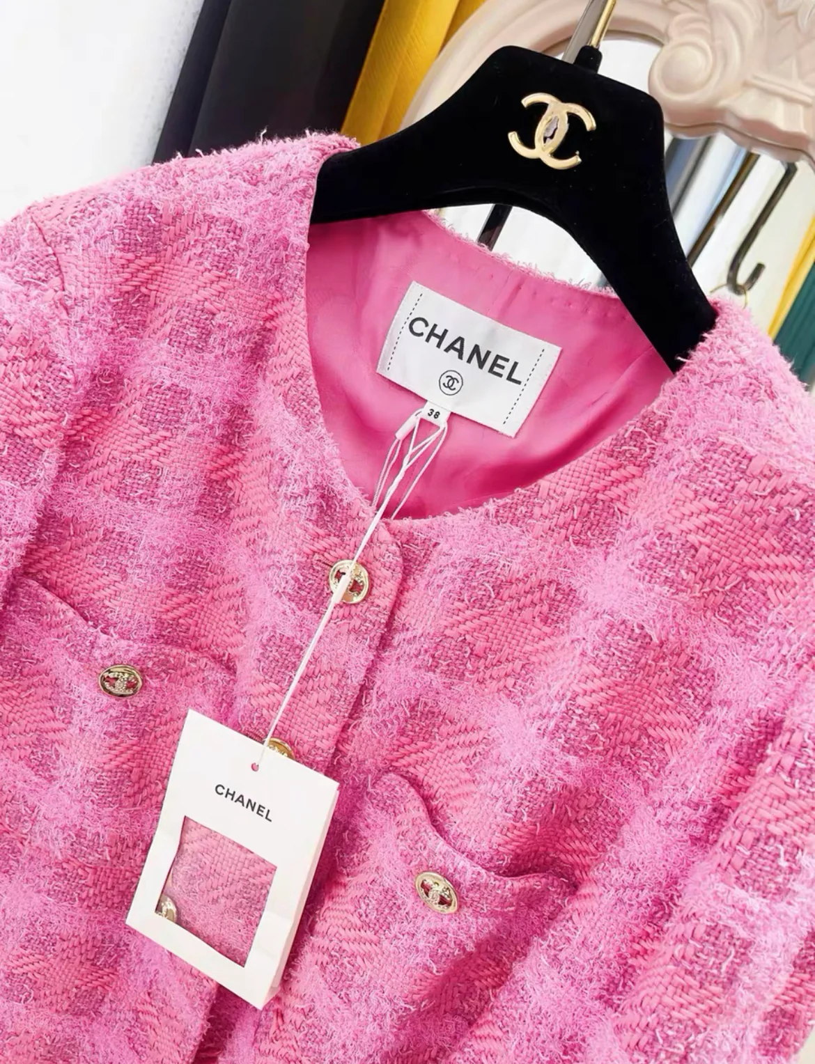 Chanel 24P pink tweed jacket size 38 - Image 2