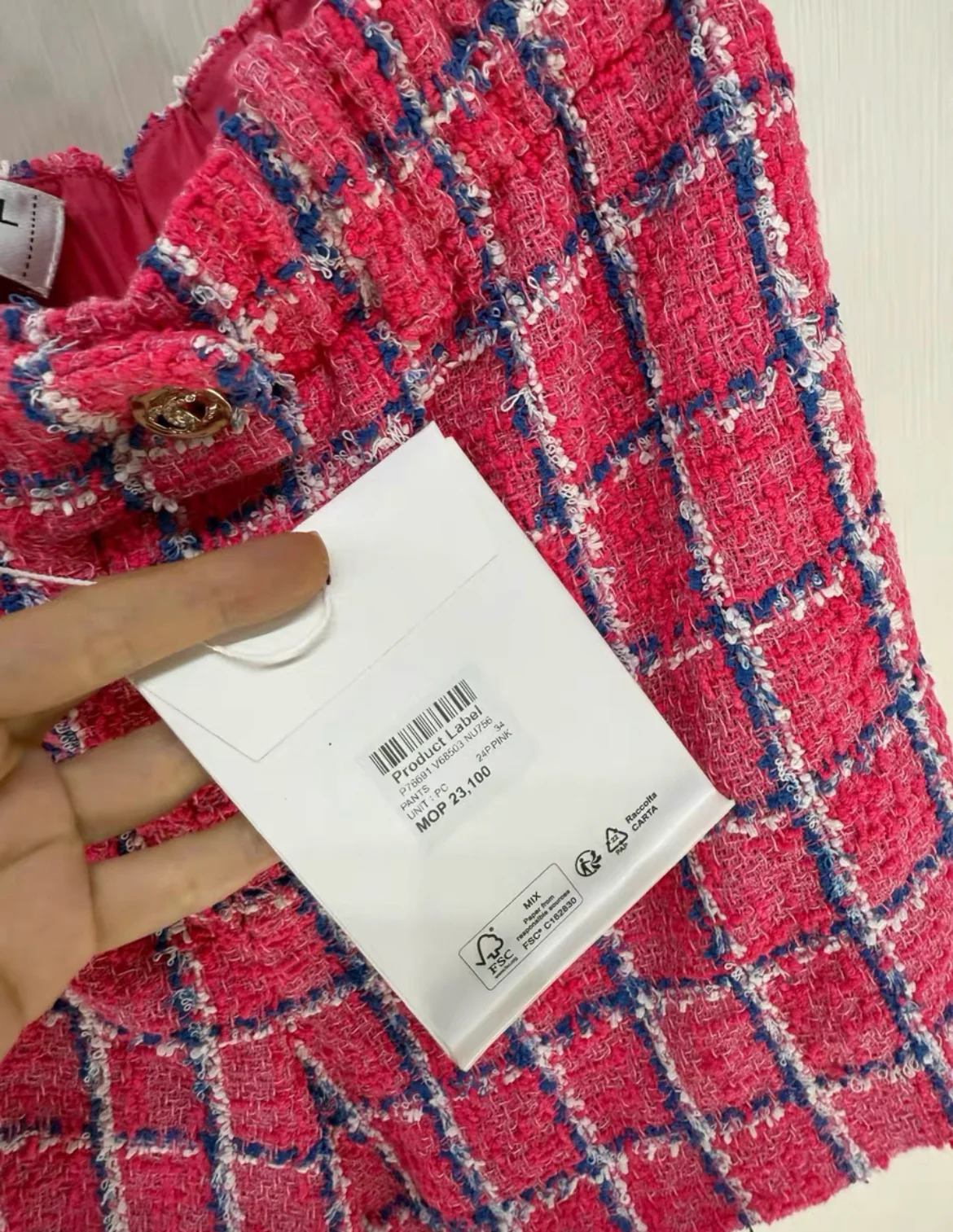 Chanel 24P pink tweed shorts size 34 - Image 3