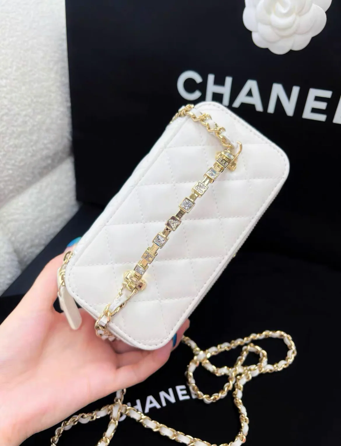 Chanel 24P white gold vanity case handle chain bag - Image 3