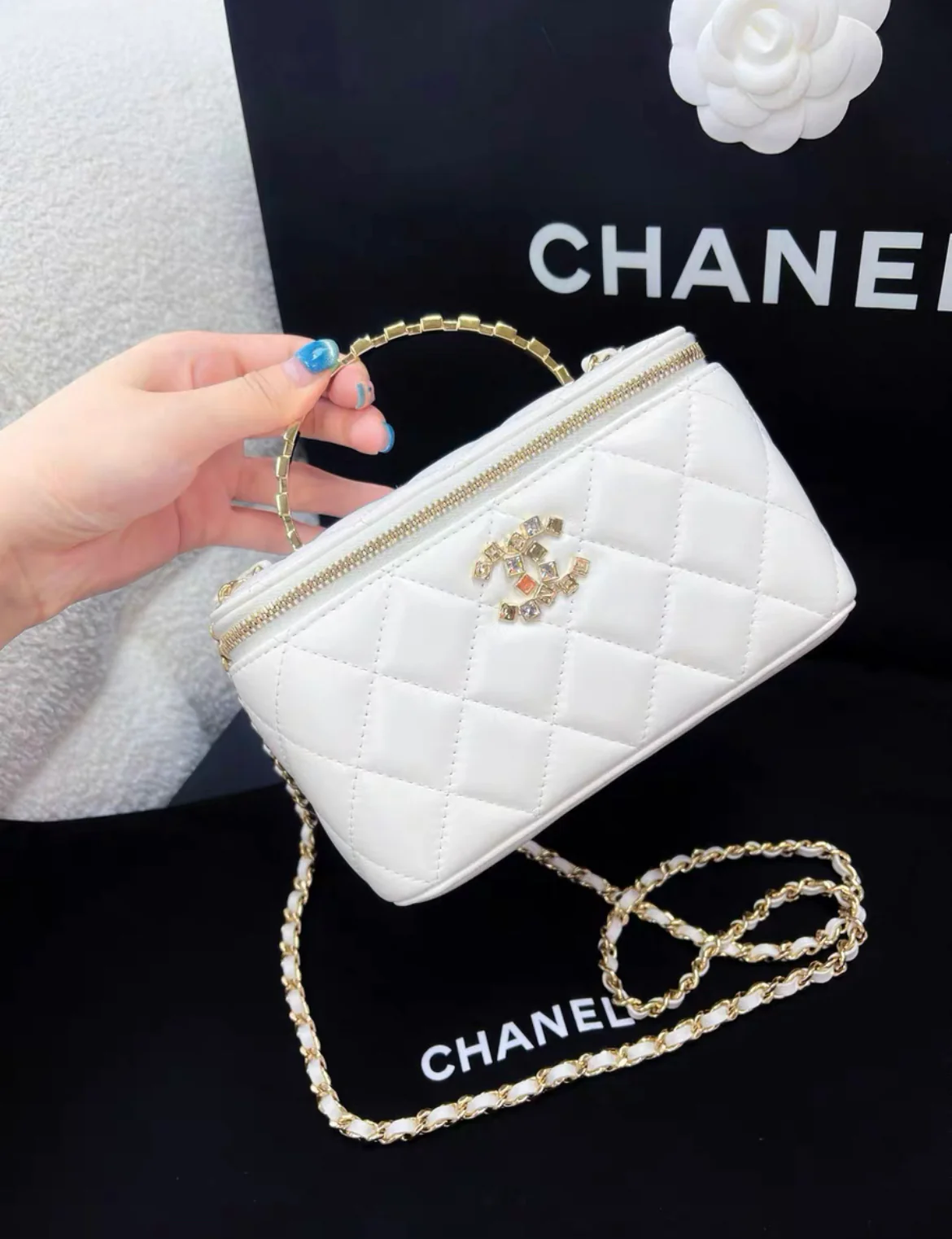 Chanel 24P white gold vanity case handle chain bag - Image 4
