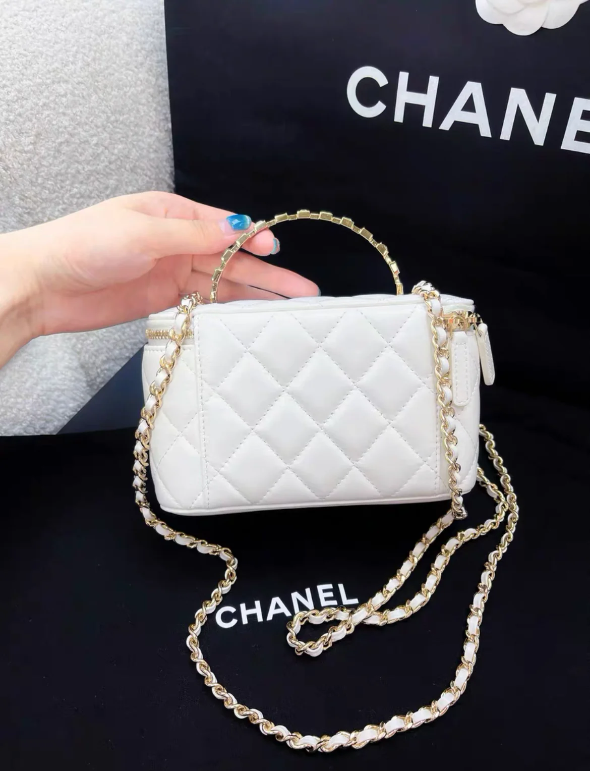Chanel 24P white gold vanity case handle chain bag - Image 5