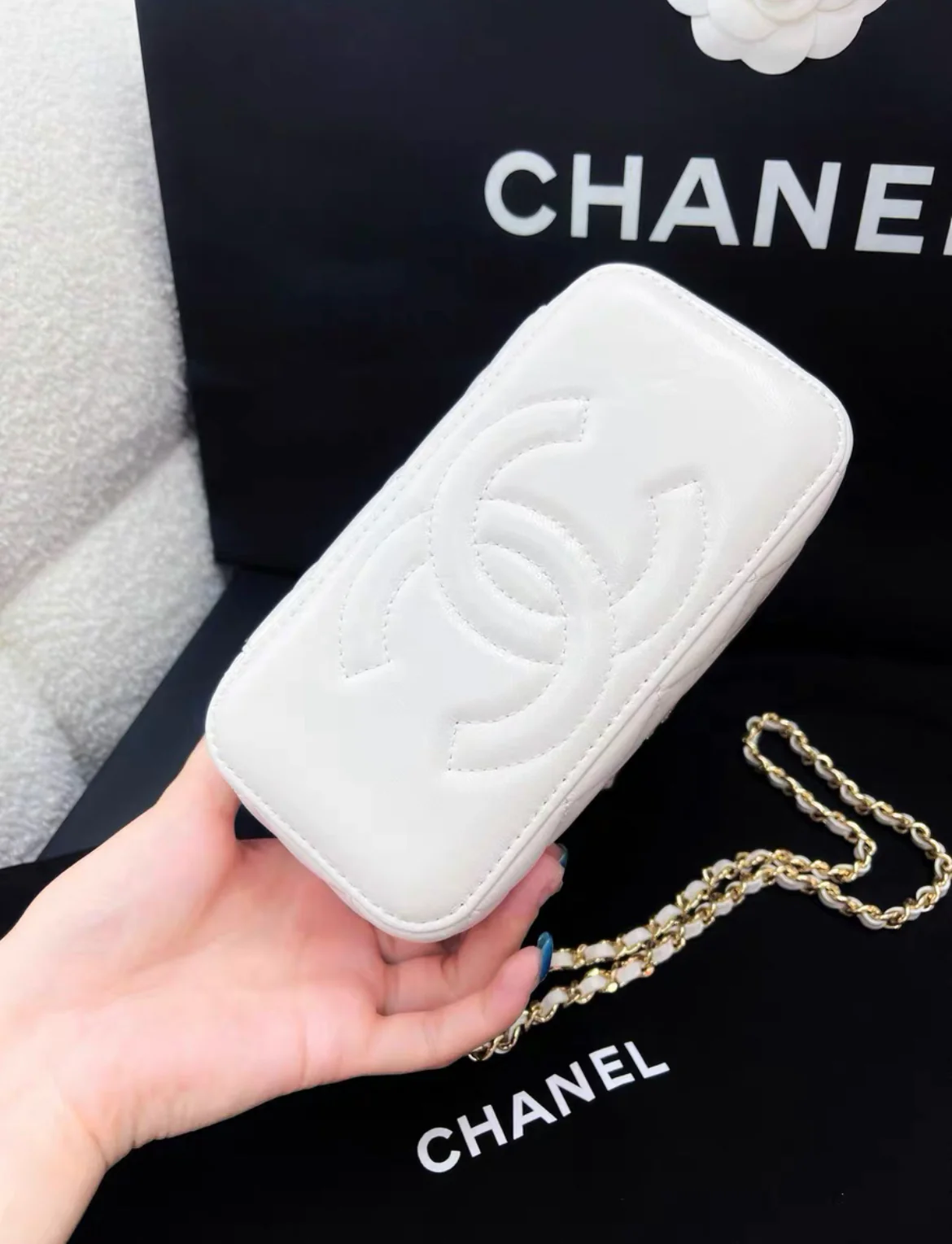 Chanel 24P white gold vanity case handle chain bag - Image 6