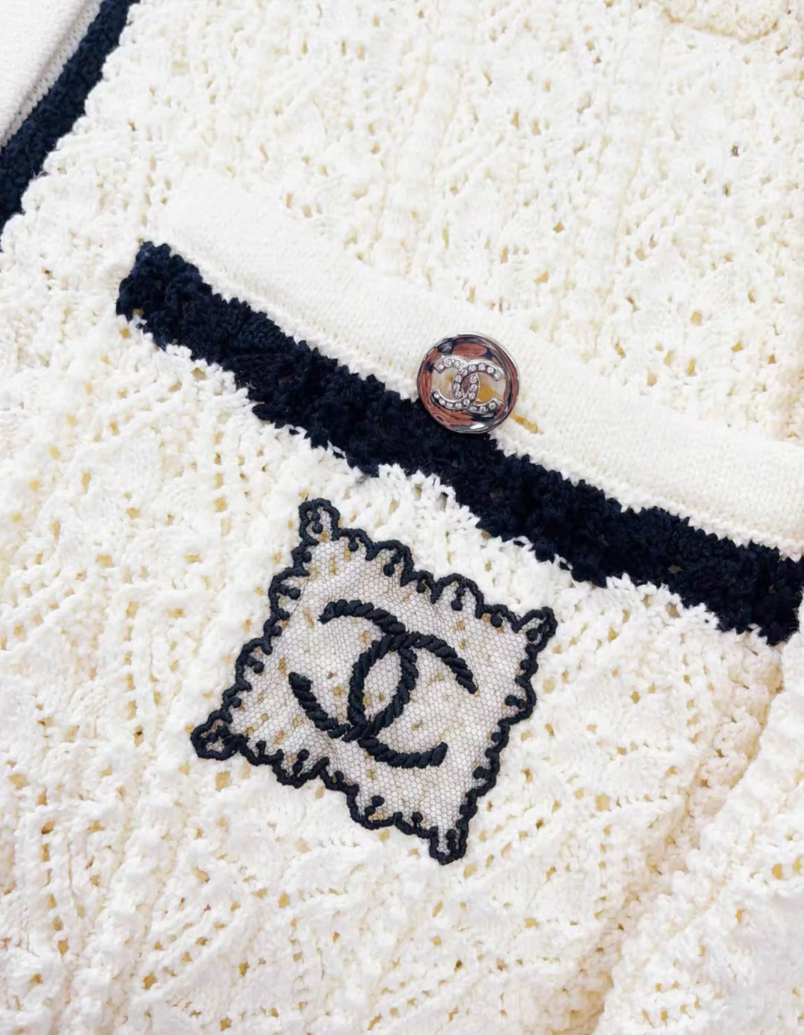 Chanel 24P white knitted cardigan size 34 - Image 3