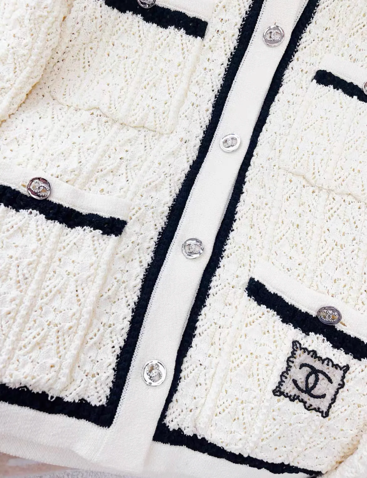 Chanel 24P white knitted cardigan size 34 - Image 4