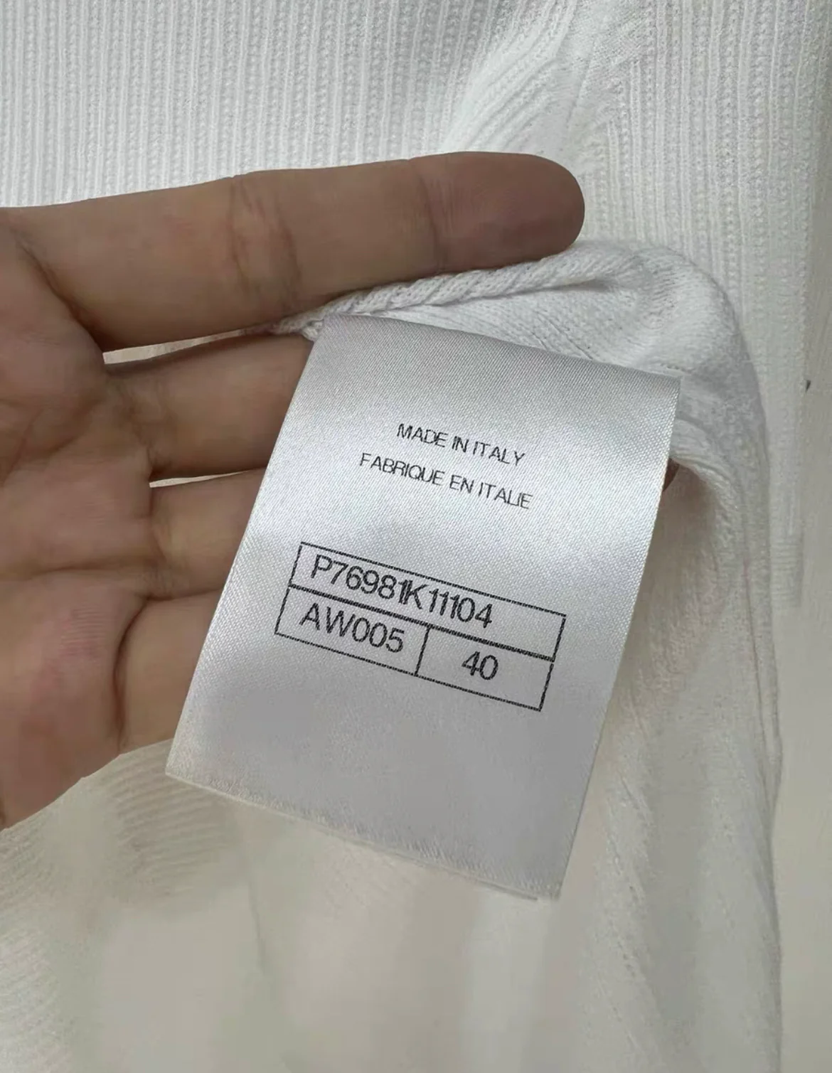 Chanel 24P white knitted top with camellia pocket size 40 - Image 5