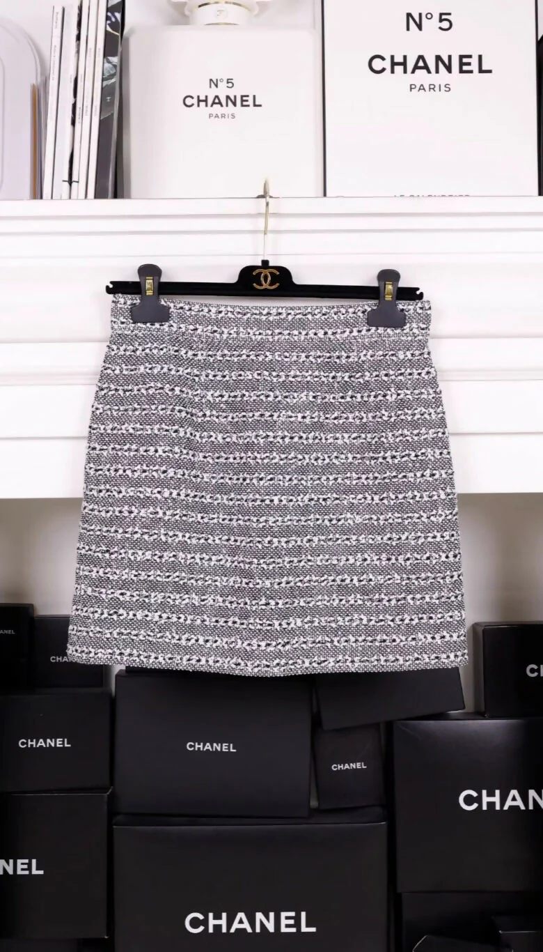 Chanel 24P gray and white striped jacket and skirt suit - Image 3