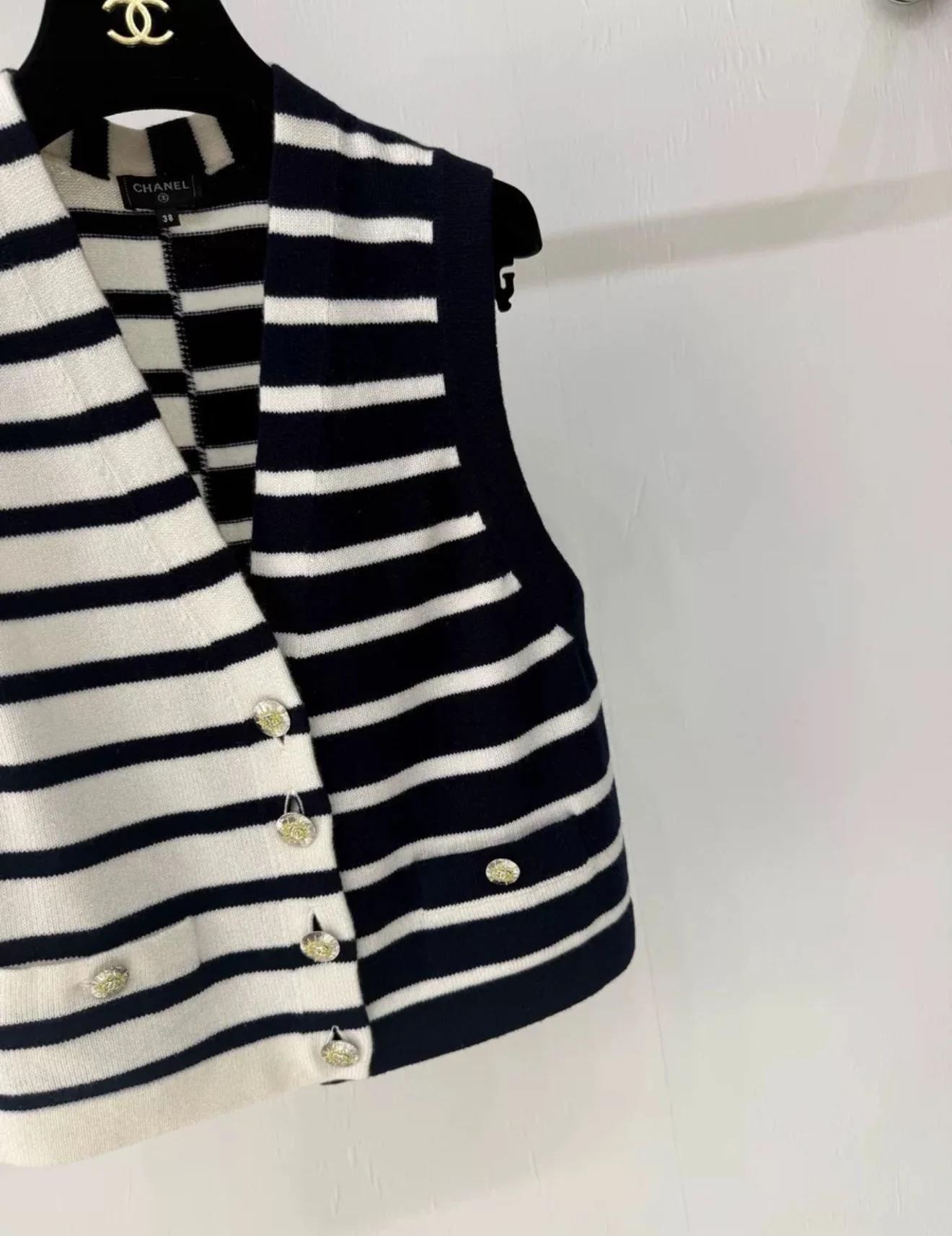 Chanel 24S black and white striped knitted vest - Image 2