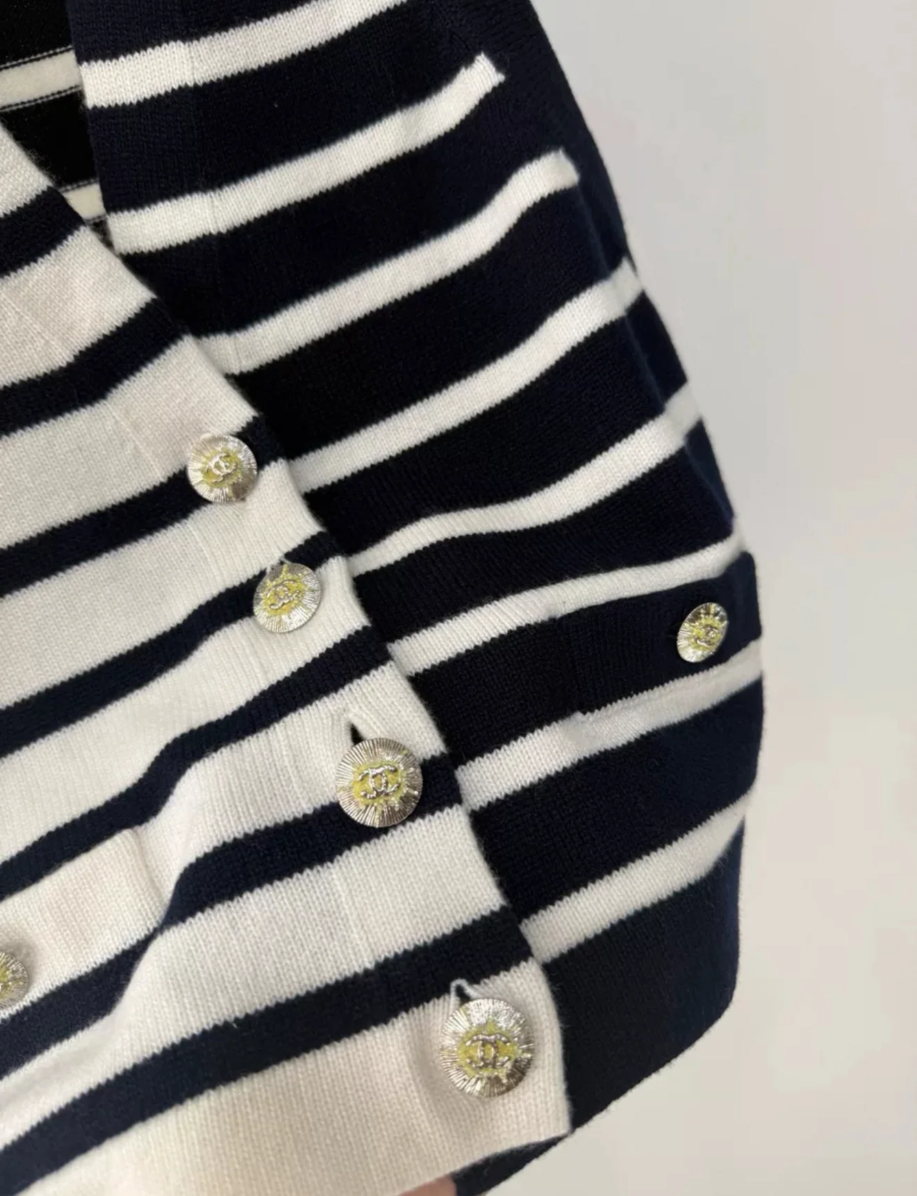 Chanel 24S black and white striped knitted vest - Image 3