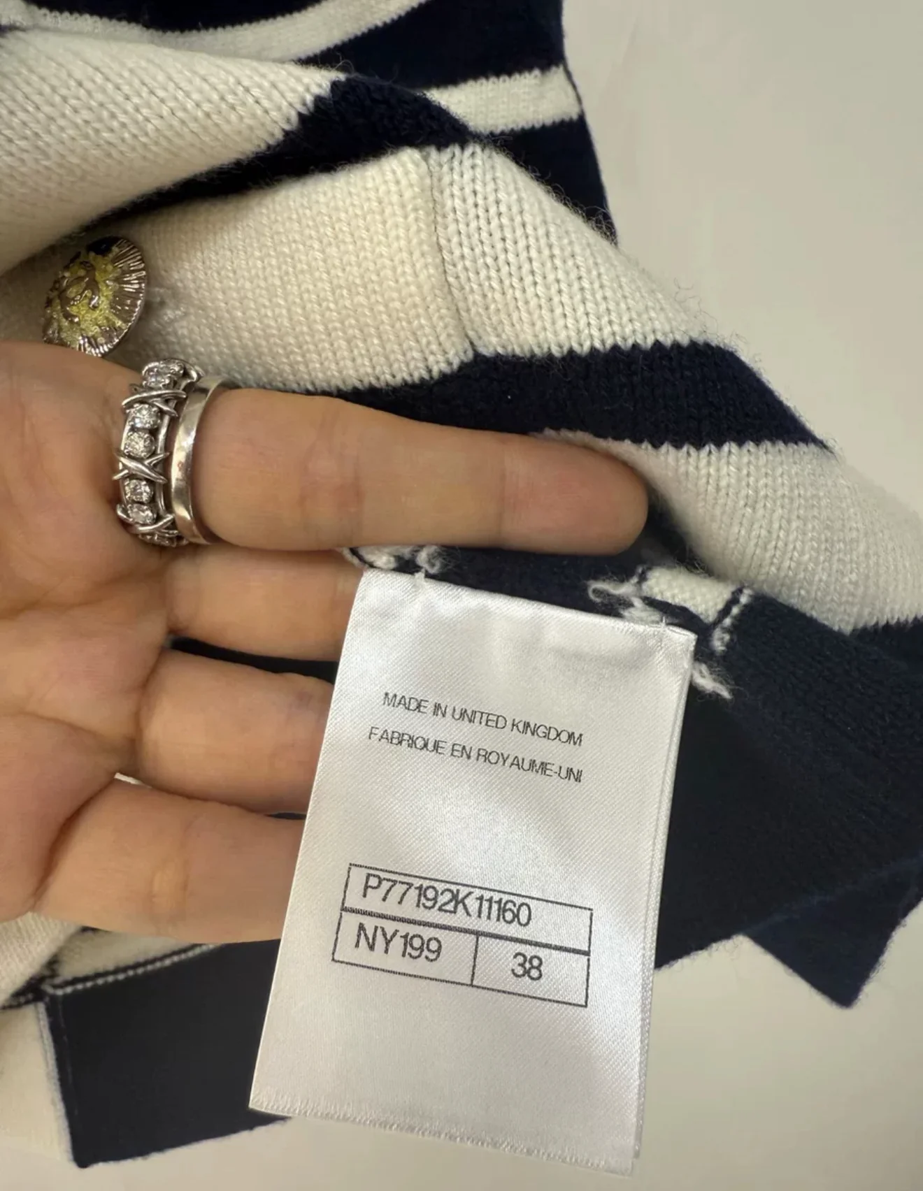Chanel 24S black and white striped knitted vest - Image 4
