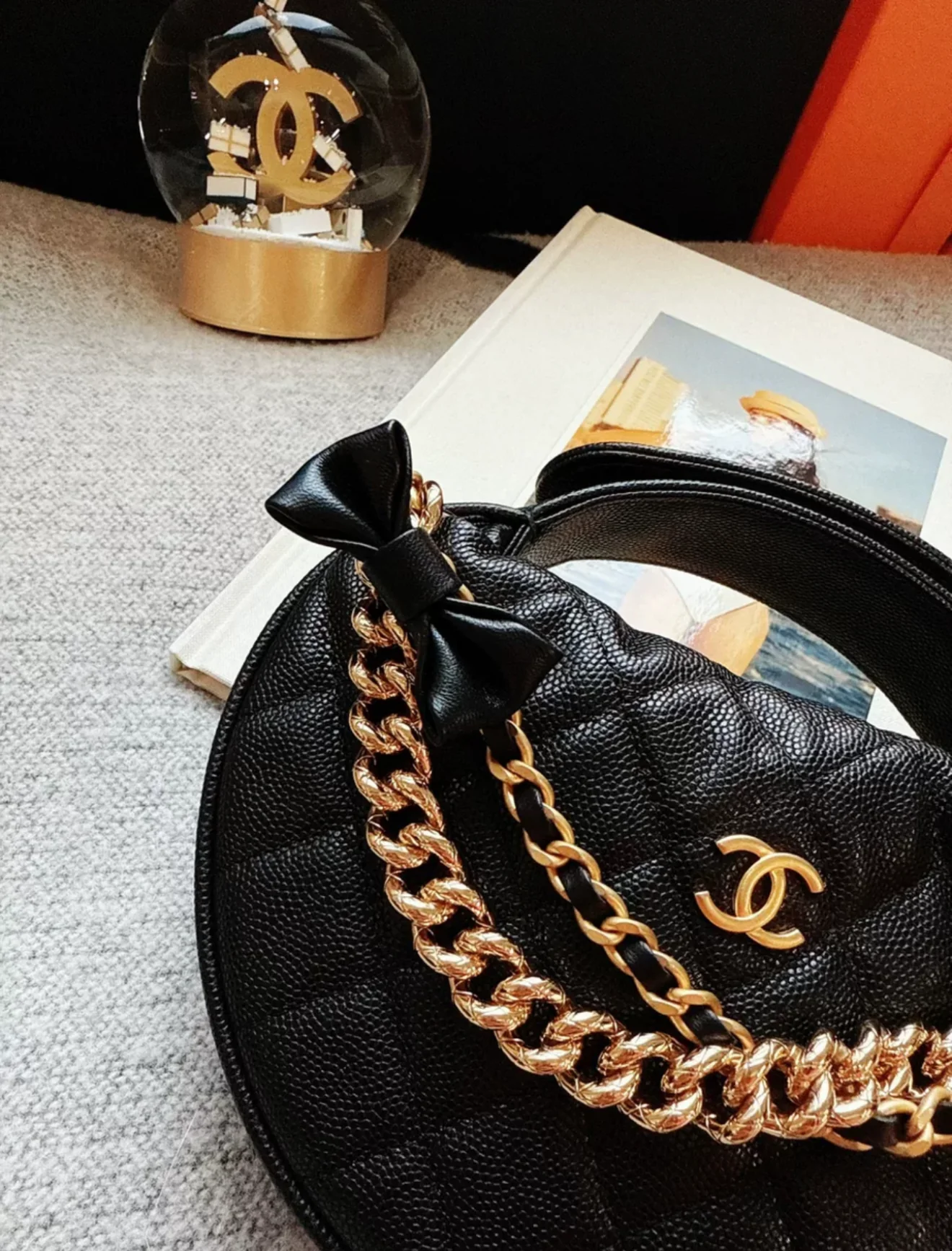 Chanel 24S black gold lychee leather bow chain hula hoop bag - Image 6