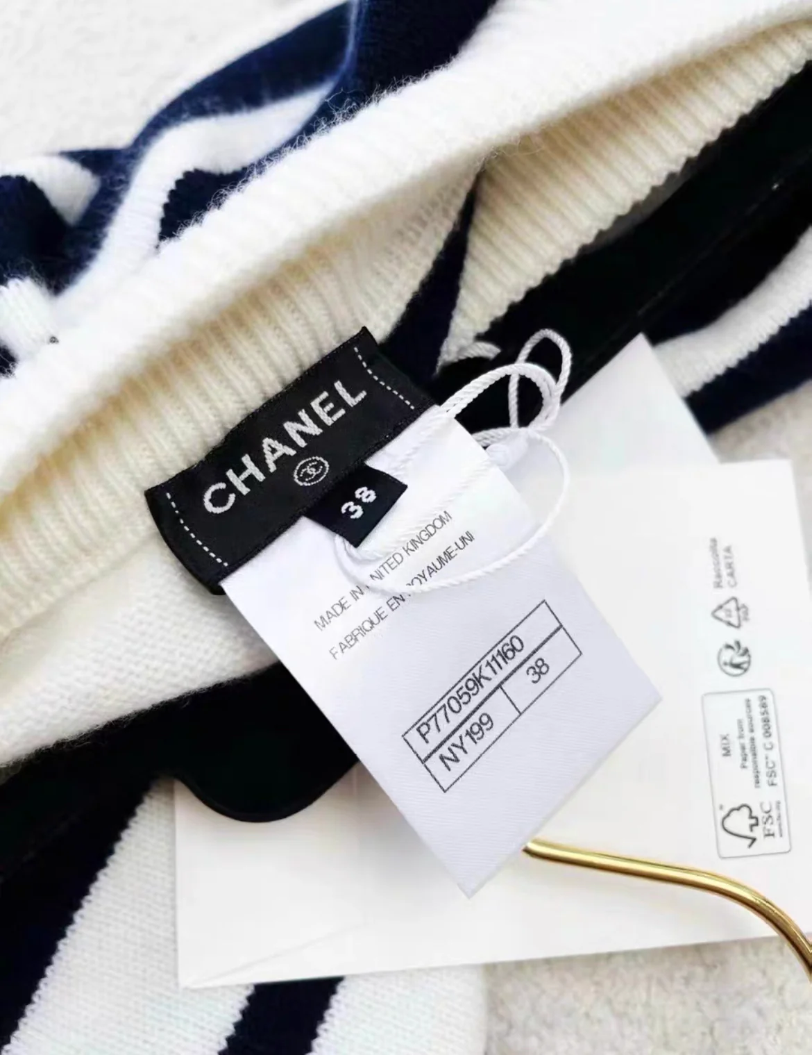 Chanel 24S blue and white striped cashmere shorts size 38 - Image 4