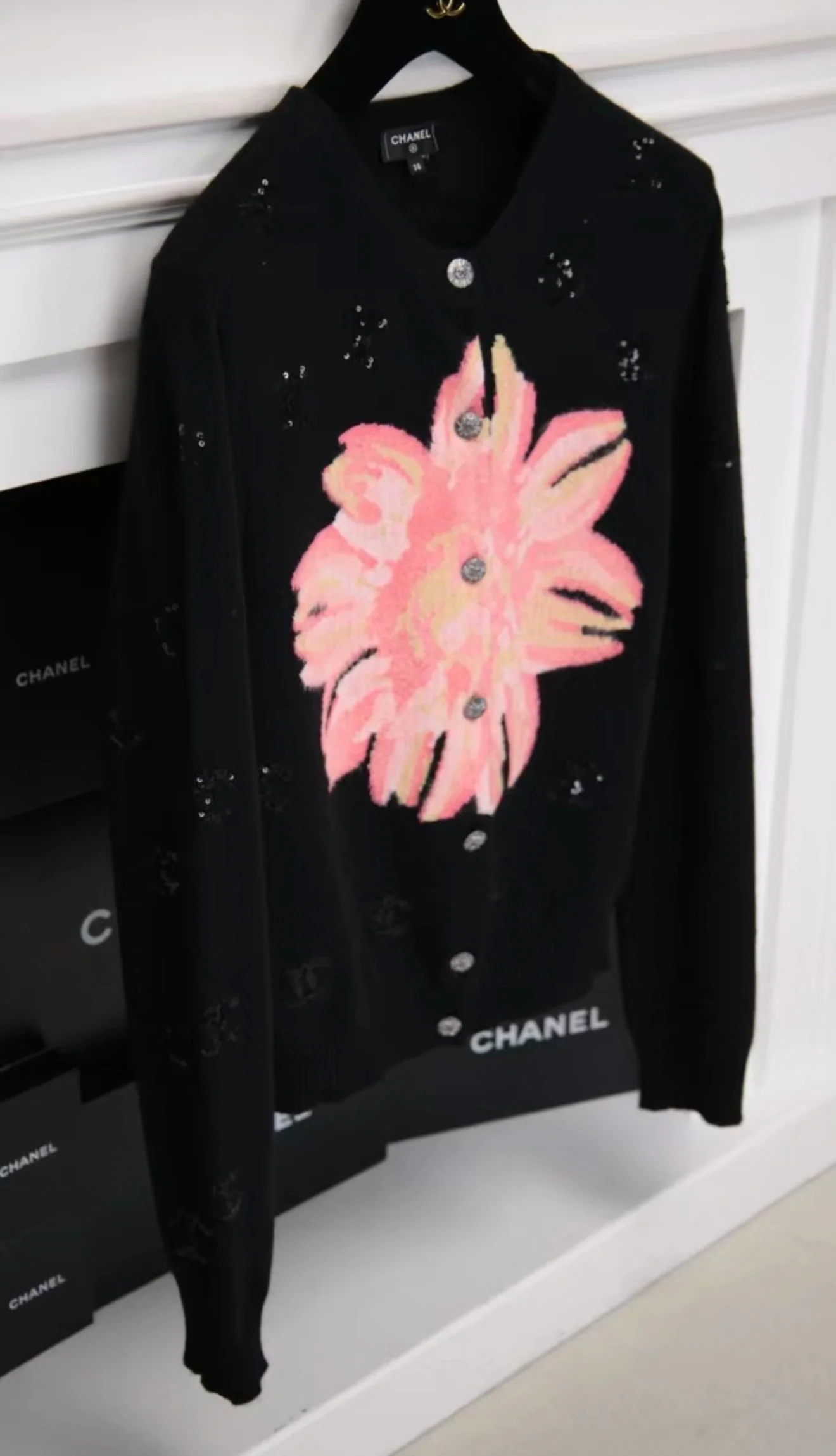 Chanel 24S Camellia Sequin CC Knit Cardigan - Image 3