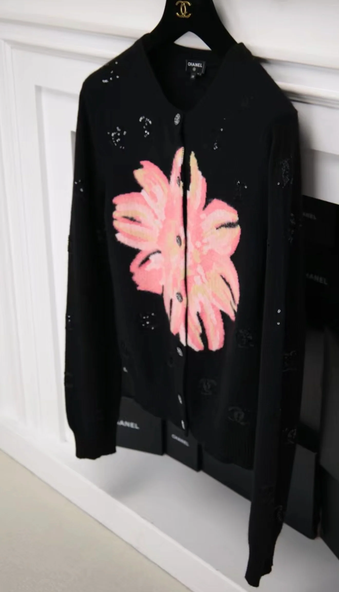 Chanel 24S Camellia Sequin CC Knit Cardigan - Image 4