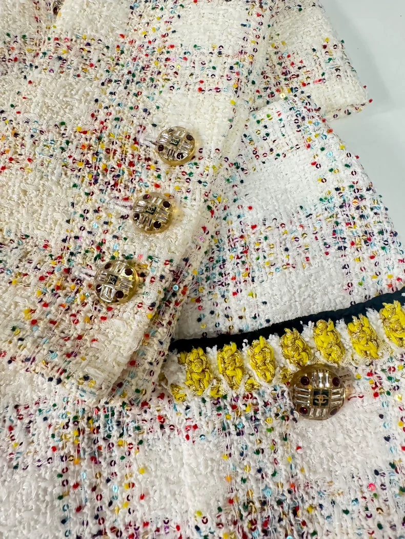 Chanel 24S iridescent écru tweed jacket & skirt - Image 3