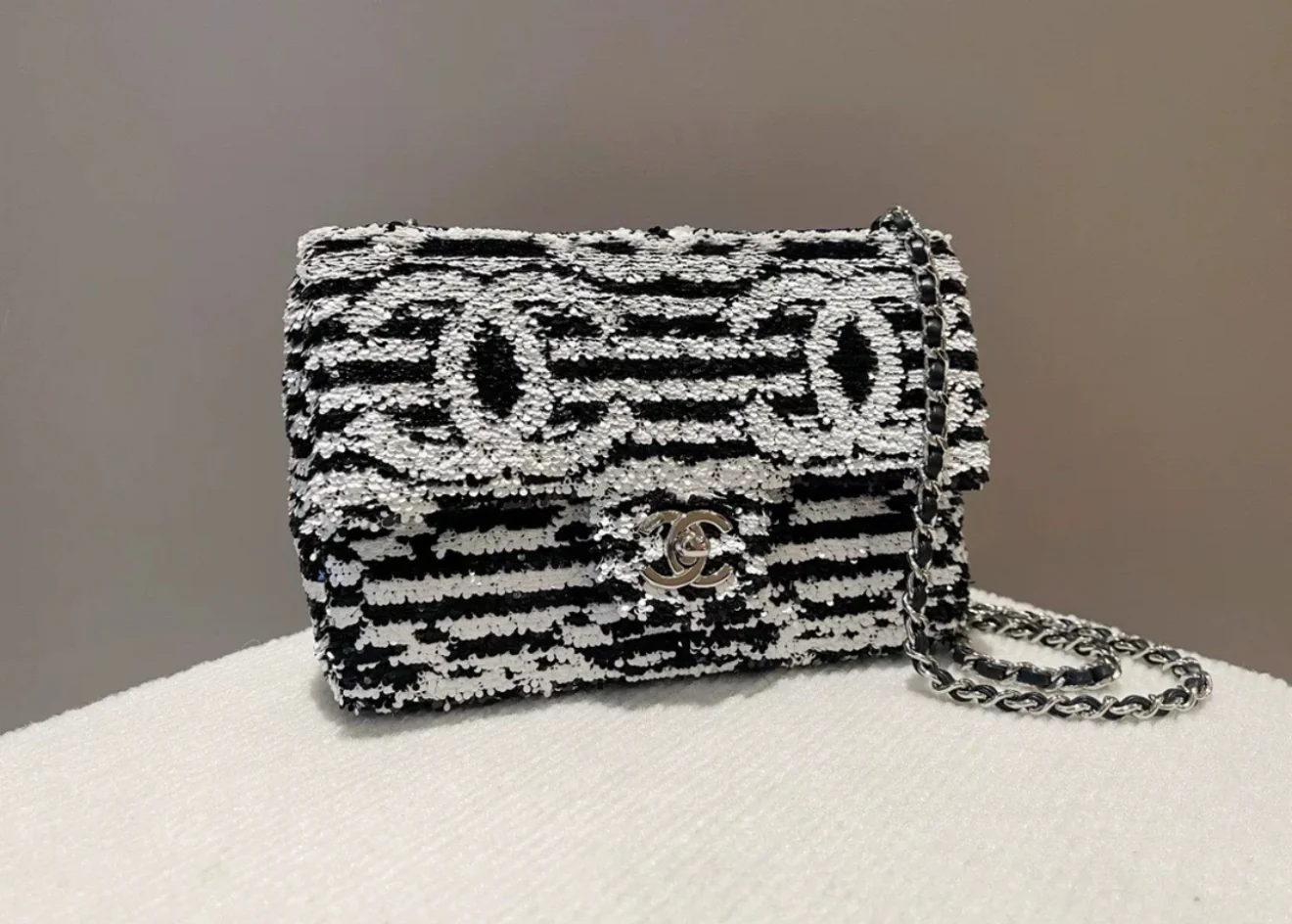CHANEL 24S MINI SEQUINS BLACK/WHITE Flap - Image 2