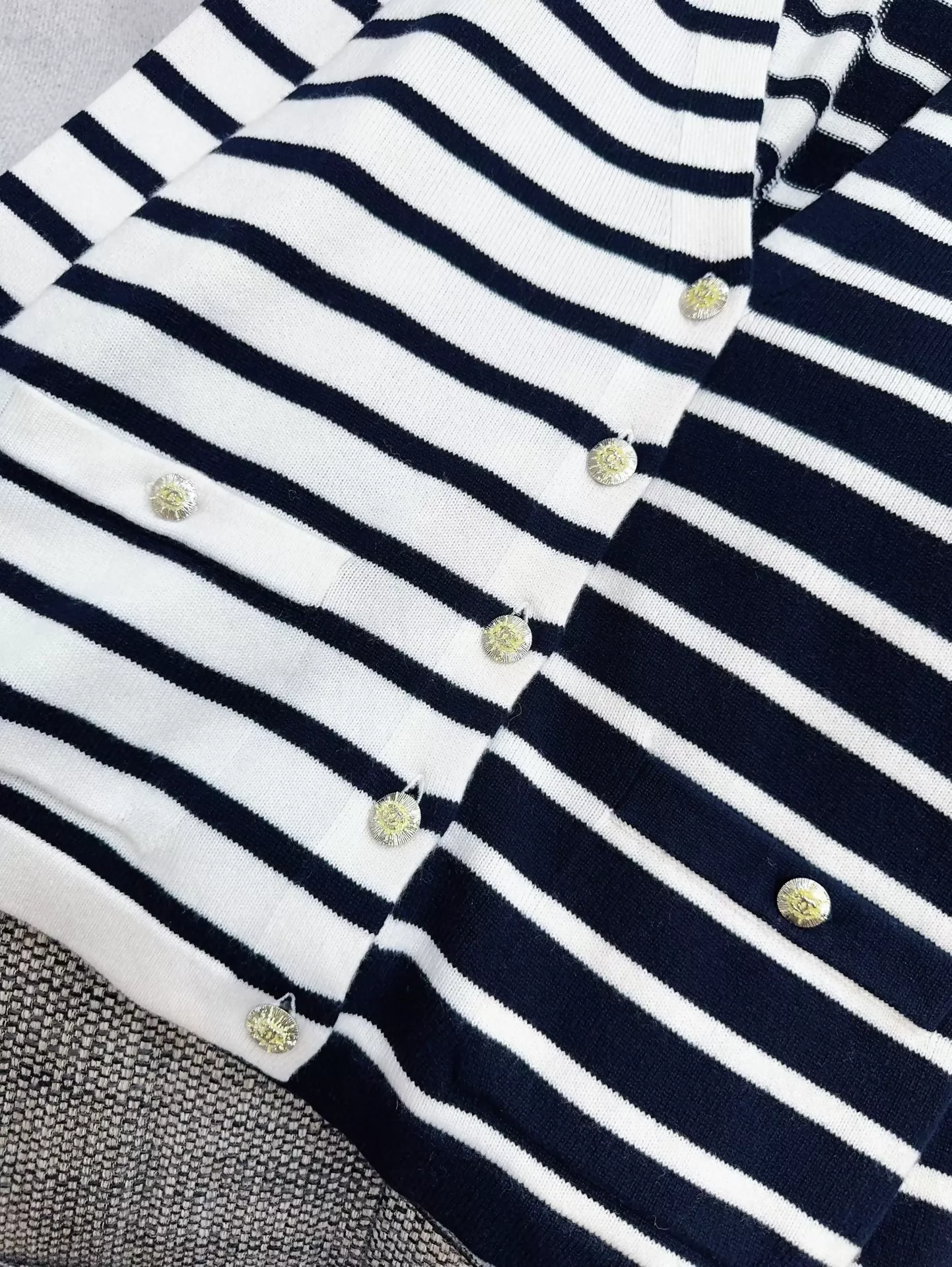 Chanel 24s navy blue and white striped knitted cardigan - Image 3